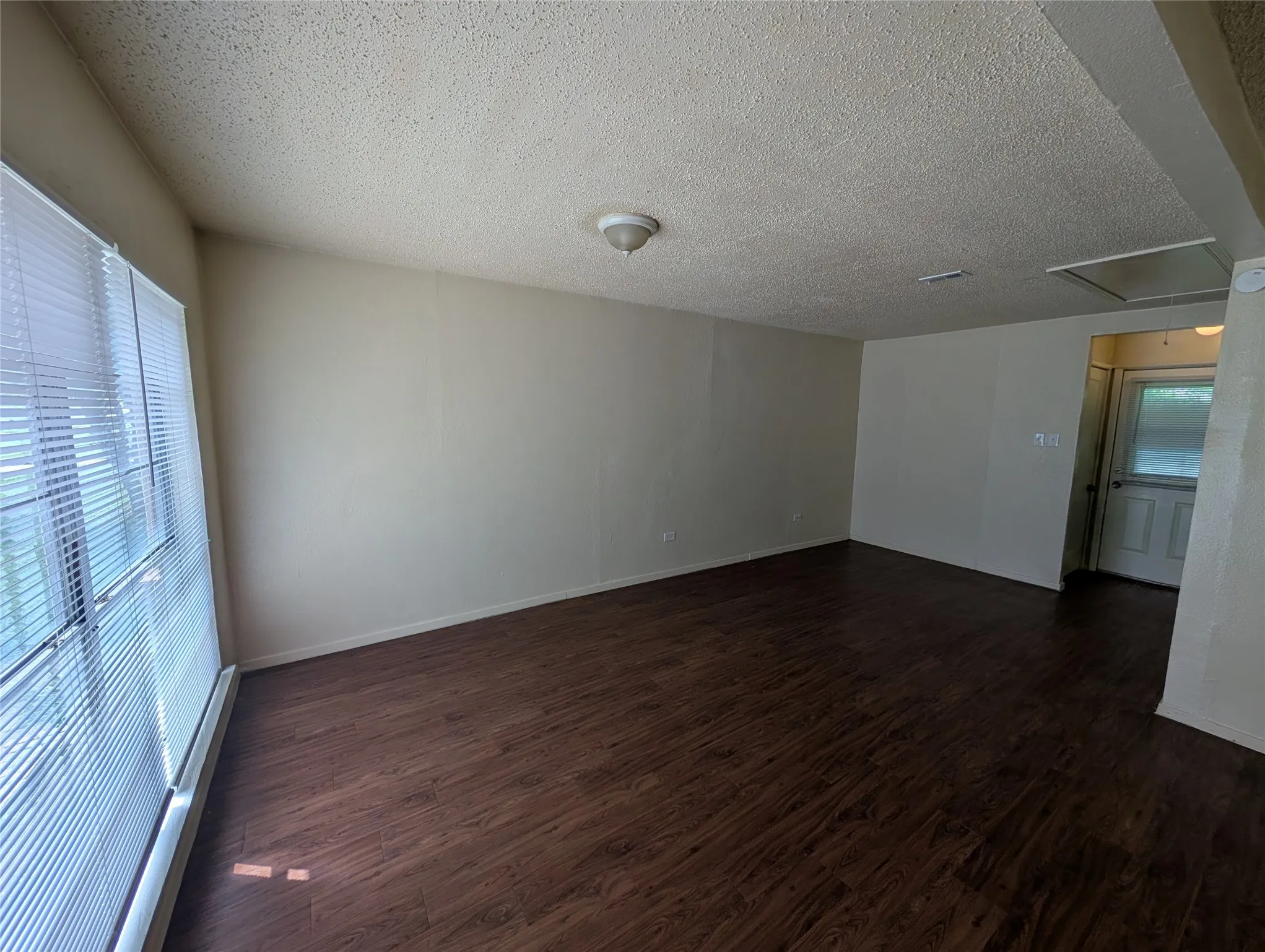 Single Family Residence For Rent in Dallas County , 3827 Black Oak Drive, Dallas, Texas 75241, 3 Bedroom, 1 Bathroom, Garage spaces, 1,475 Sqft, built in 1959, mls#21396578, Real Estate Agent in Dallas, Homes For Rent in Dallas county, Homes For Rent in Dallas, Realtor in Dallas Texas, Real Estate Brokerage Independent Realty Texas, Luminita Cordes Realtor