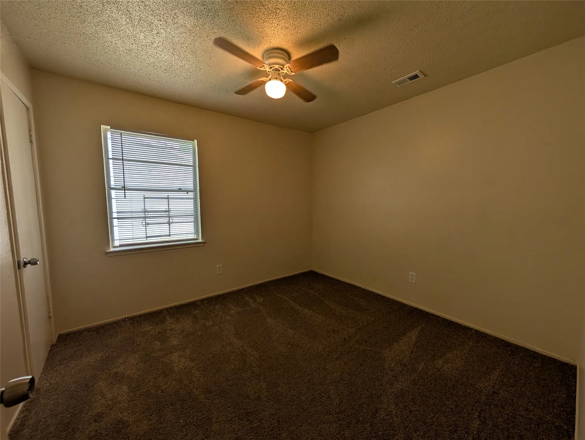 Single Family Residence For Rent in Dallas County , 3827 Black Oak Drive, Dallas, Texas 75241, 3 Bedroom, 1 Bathroom, Garage spaces, 1,475 Sqft, built in 1959, mls#21396578, Real Estate Agent in Dallas, Homes For Rent in Dallas county, Homes For Rent in Dallas, Realtor in Dallas Texas, Real Estate Brokerage Independent Realty Texas, Luminita Cordes Realtor