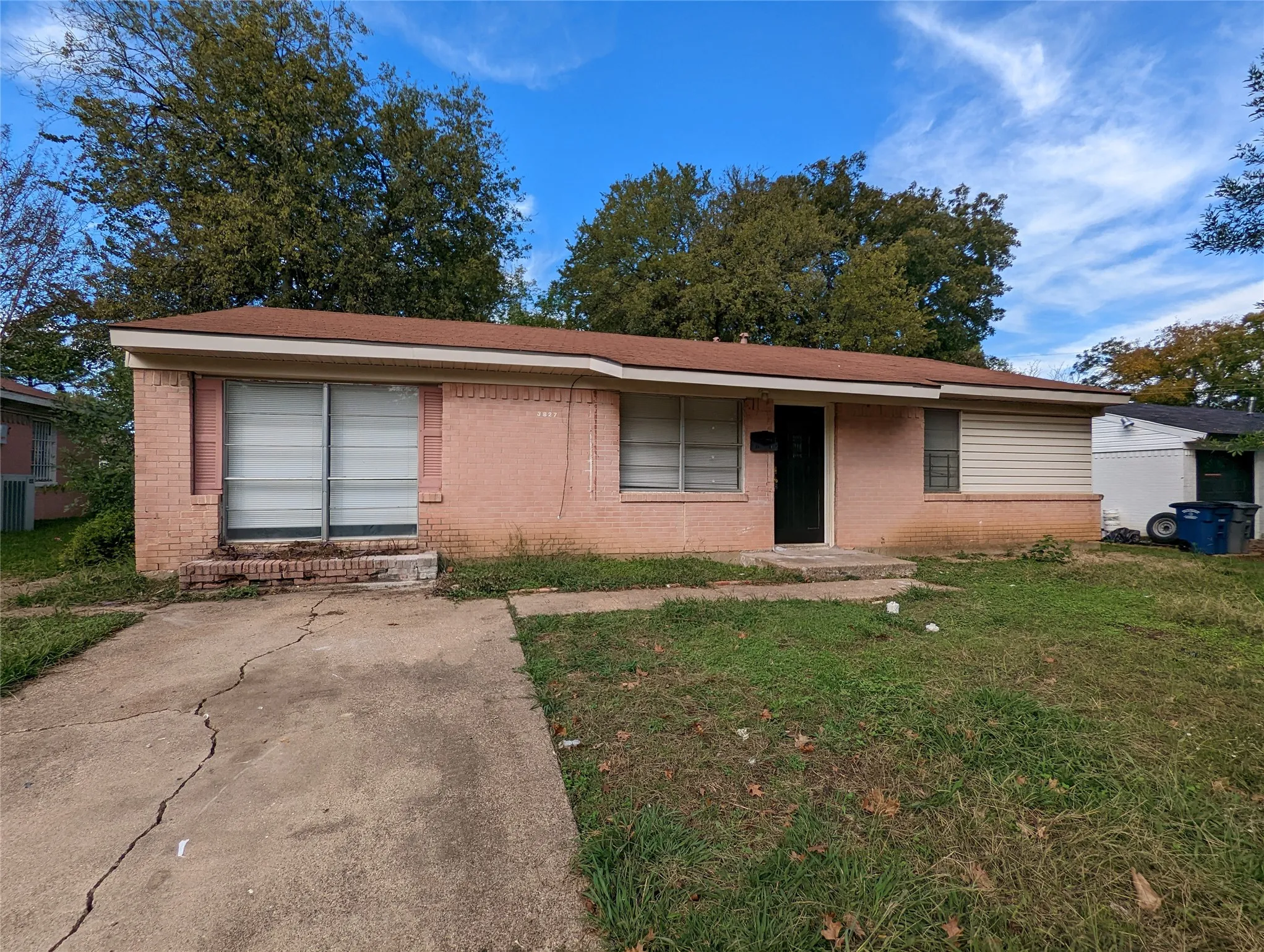 Single Family Residence For Rent in Dallas County , 3827 Black Oak Drive, Dallas, Texas 75241, 3 Bedroom, 1 Bathroom, Garage spaces, 1,475 Sqft, built in 1959, mls#21396578, Real Estate Agent in Dallas, Homes For Rent in Dallas county, Homes For Rent in Dallas, Realtor in Dallas Texas, Real Estate Brokerage Independent Realty Texas, Luminita Cordes Realtor