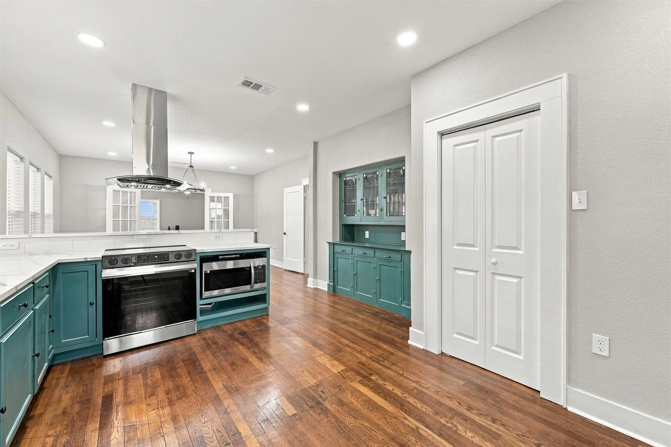 Single Family Residence For Sale in Mc Lennan County , 1628 N 15th Street, Waco, Texas 76707, 3 Bedroom, 2 Bathroom, Garage spaces, 1,506 Sqft, built in 1928, mls#21385591, Real Estate Agent in Waco, Homes For Sale in Mc Lennan county, Homes For Sale in Waco, Realtor in Waco Texas, Real Estate Brokerage Independent Realty Texas, Luminita Cordes Realtor