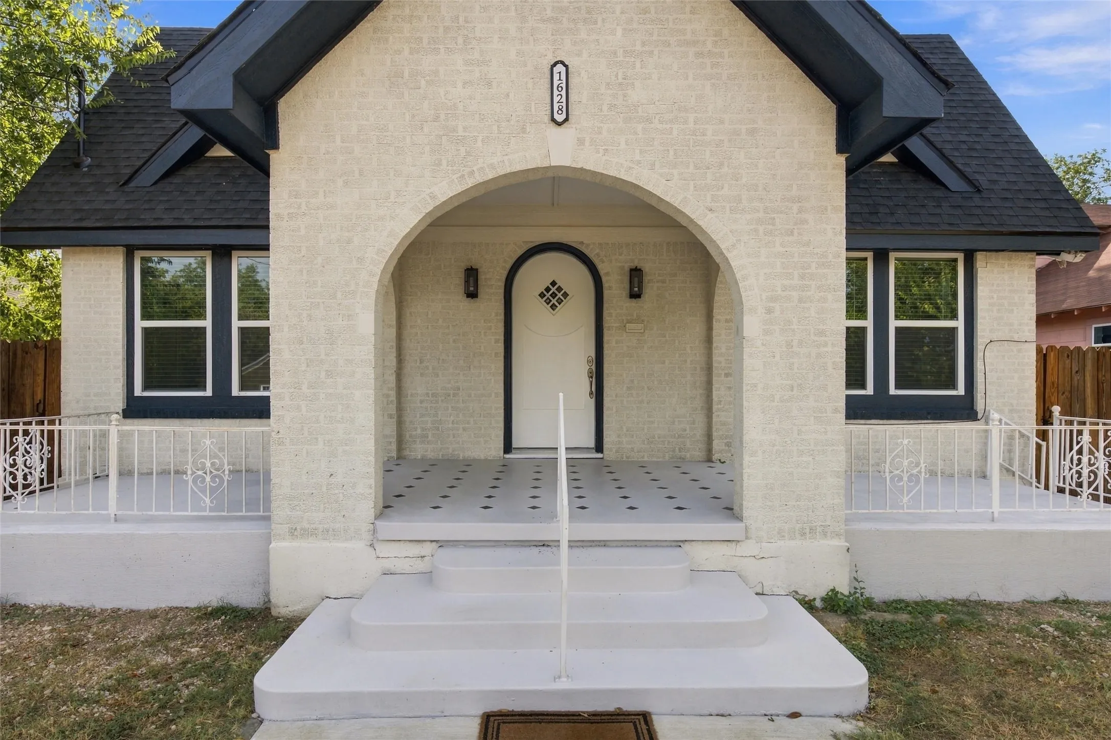 Single Family Residence For Sale in Mc Lennan County , 1628 N 15th Street, Waco, Texas 76707, 3 Bedroom, 2 Bathroom, Garage spaces, 1,506 Sqft, built in 1928, mls#21385591, Real Estate Agent in Waco, Homes For Sale in Mc Lennan county, Homes For Sale in Waco, Realtor in Waco Texas, Real Estate Brokerage Independent Realty Texas, Luminita Cordes Realtor