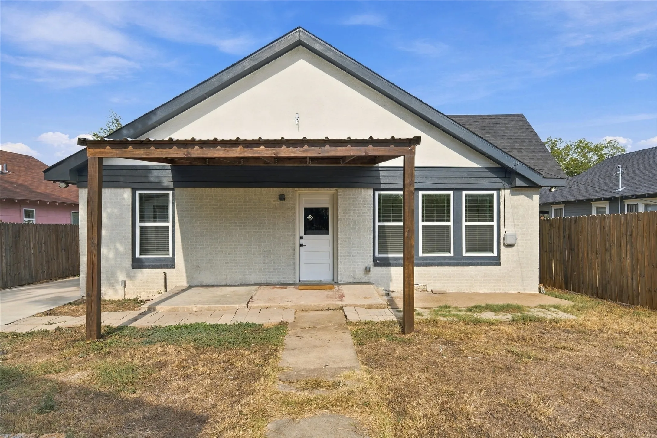 Single Family Residence For Sale in Mc Lennan County , 1628 N 15th Street, Waco, Texas 76707, 3 Bedroom, 2 Bathroom, Garage spaces, 1,506 Sqft, built in 1928, mls#21385591, Real Estate Agent in Waco, Homes For Sale in Mc Lennan county, Homes For Sale in Waco, Realtor in Waco Texas, Real Estate Brokerage Independent Realty Texas, Luminita Cordes Realtor