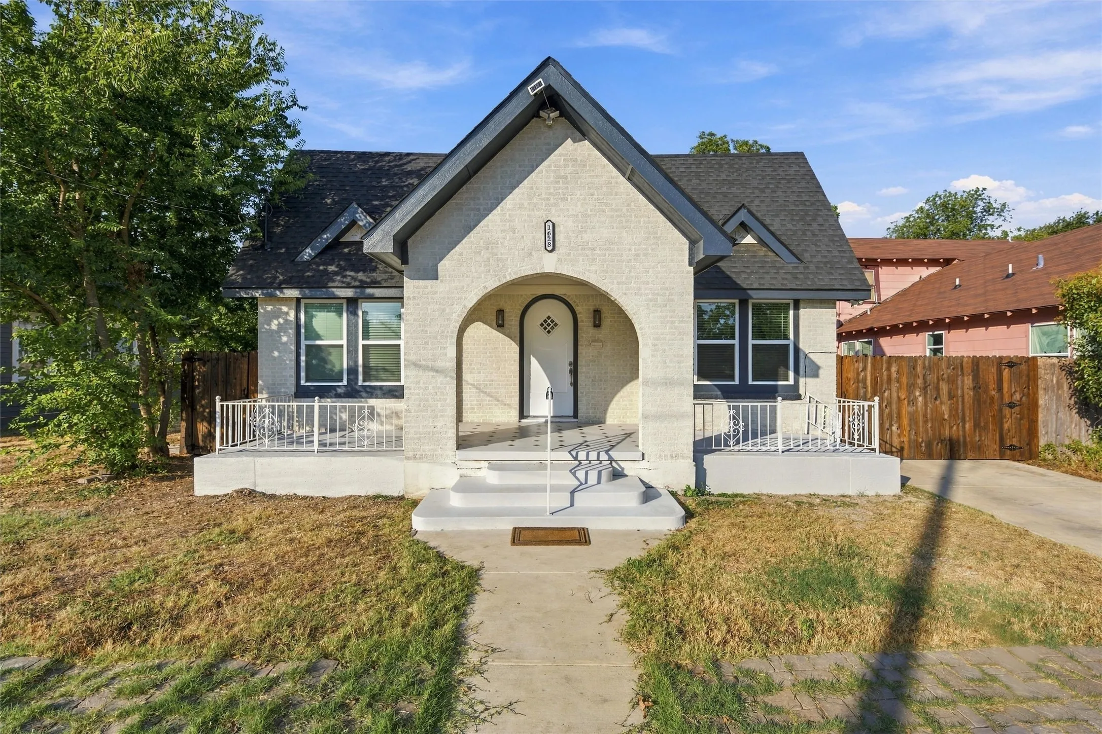 Single Family Residence For Sale in Mc Lennan County , 1628 N 15th Street, Waco, Texas 76707, 3 Bedroom, 2 Bathroom, Garage spaces, 1,506 Sqft, built in 1928, mls#21385591, Real Estate Agent in Waco, Homes For Sale in Mc Lennan county, Homes For Sale in Waco, Realtor in Waco Texas, Real Estate Brokerage Independent Realty Texas, Luminita Cordes Realtor