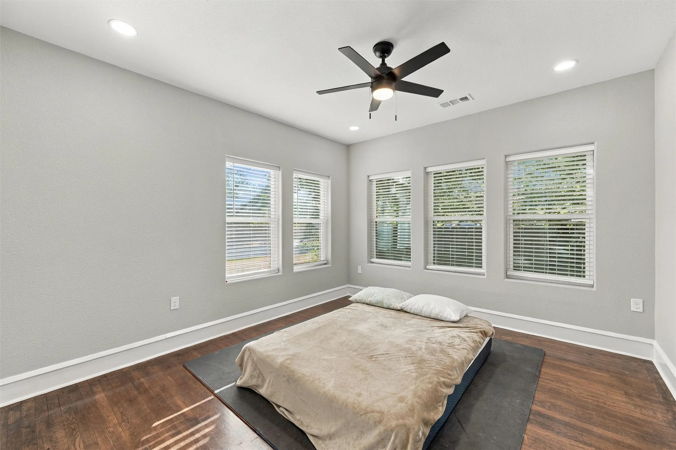 Single Family Residence For Sale in Mc Lennan County , 1628 N 15th Street, Waco, Texas 76707, 3 Bedroom, 2 Bathroom, Garage spaces, 1,506 Sqft, built in 1928, mls#21385591, Real Estate Agent in Waco, Homes For Sale in Mc Lennan county, Homes For Sale in Waco, Realtor in Waco Texas, Real Estate Brokerage Independent Realty Texas, Luminita Cordes Realtor