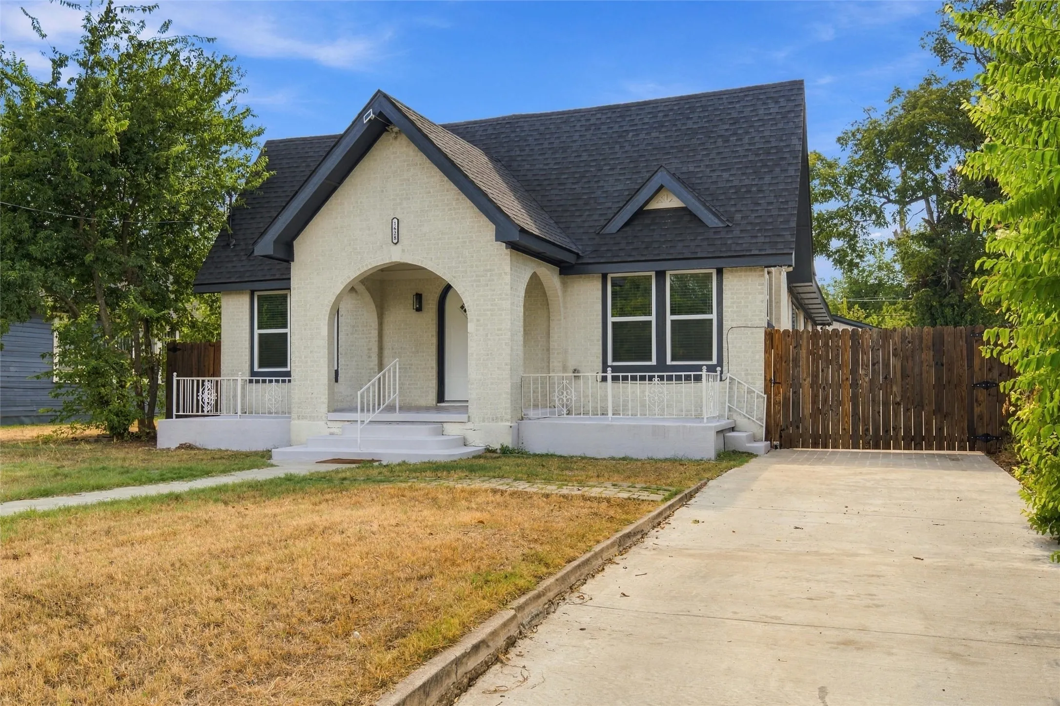 Single Family Residence For Sale in Mc Lennan County , 1628 N 15th Street, Waco, Texas 76707, 3 Bedroom, 2 Bathroom, Garage spaces, 1,506 Sqft, built in 1928, mls#21385591, Real Estate Agent in Waco, Homes For Sale in Mc Lennan county, Homes For Sale in Waco, Realtor in Waco Texas, Real Estate Brokerage Independent Realty Texas, Luminita Cordes Realtor