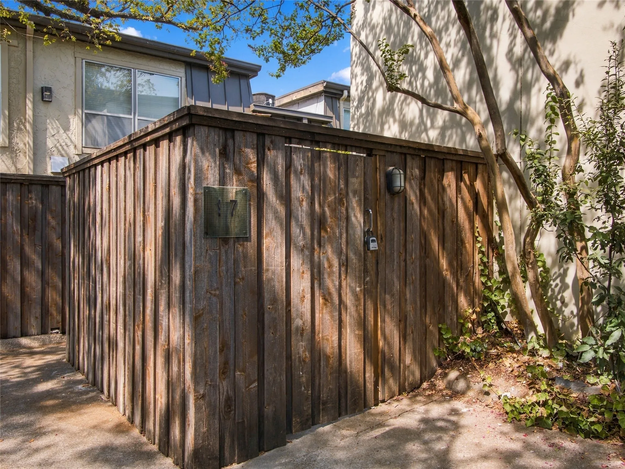 Condominium For Sale in Dallas County , 4414 Buena Vista Street 17, Dallas, Texas 75205, 2 Bedroom, 4 Bathroom, Garage spaces, 1,188 Sqft, built in 1973, mls#21393314, Real Estate Agent in Dallas, Homes For Sale in Dallas county, Homes For Sale in Dallas, Realtor in Dallas Texas, Real Estate Brokerage Independent Realty Texas, Luminita Cordes Realtor