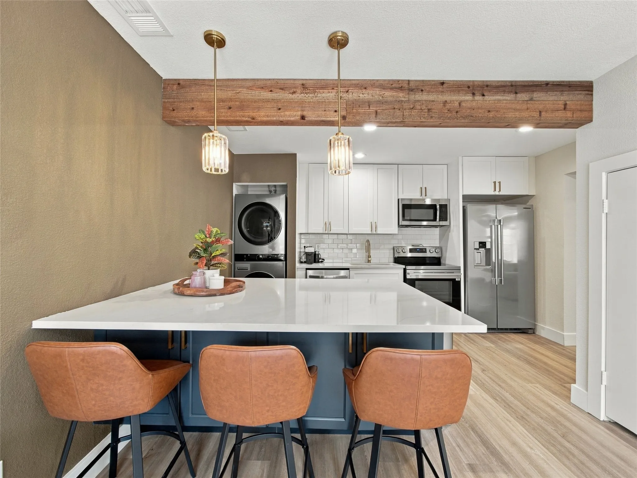 Condominium For Sale in Dallas County , 4414 Buena Vista Street 17, Dallas, Texas 75205, 2 Bedroom, 4 Bathroom, Garage spaces, 1,188 Sqft, built in 1973, mls#21393314, Real Estate Agent in Dallas, Homes For Sale in Dallas county, Homes For Sale in Dallas, Realtor in Dallas Texas, Real Estate Brokerage Independent Realty Texas, Luminita Cordes Realtor
