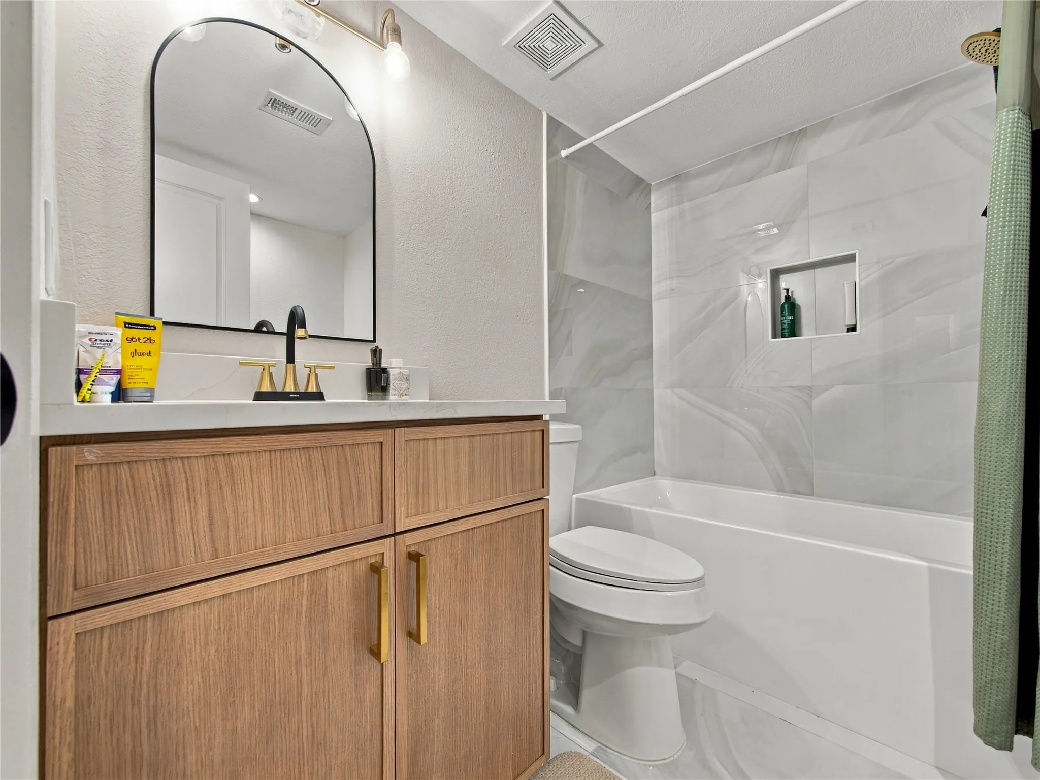 Condominium For Sale in Dallas County , 4414 Buena Vista Street 17, Dallas, Texas 75205, 2 Bedroom, 4 Bathroom, Garage spaces, 1,188 Sqft, built in 1973, mls#21393314, Real Estate Agent in Dallas, Homes For Sale in Dallas county, Homes For Sale in Dallas, Realtor in Dallas Texas, Real Estate Brokerage Independent Realty Texas, Luminita Cordes Realtor