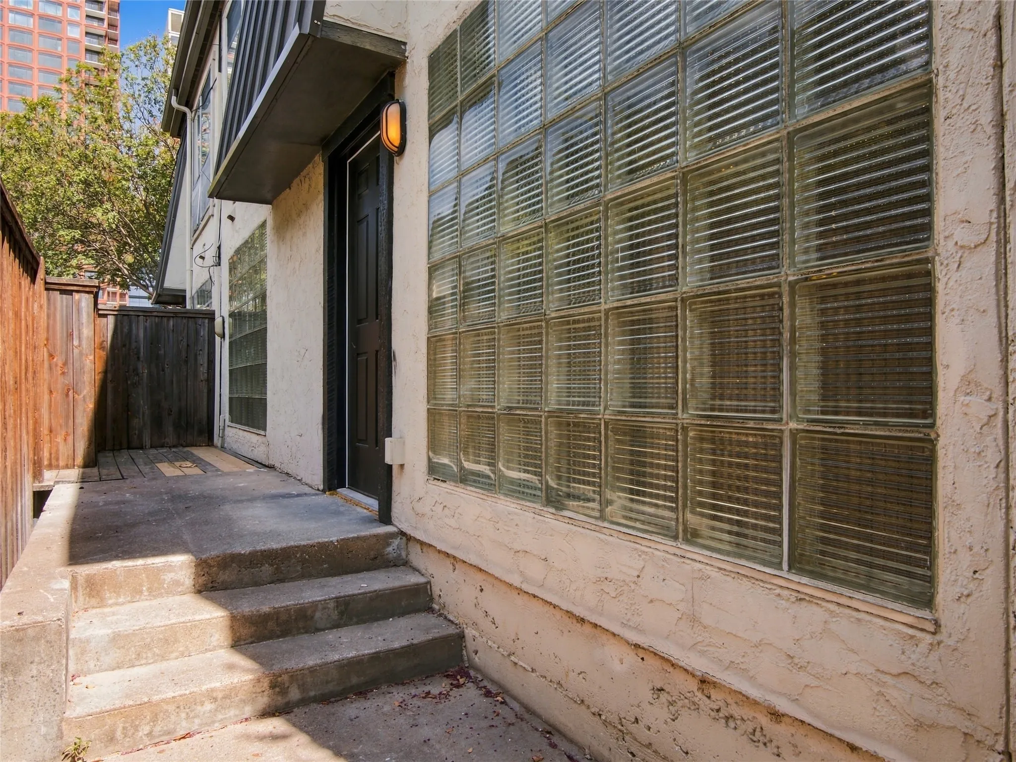 Condominium For Sale in Dallas County , 4414 Buena Vista Street 17, Dallas, Texas 75205, 2 Bedroom, 4 Bathroom, Garage spaces, 1,188 Sqft, built in 1973, mls#21393314, Real Estate Agent in Dallas, Homes For Sale in Dallas county, Homes For Sale in Dallas, Realtor in Dallas Texas, Real Estate Brokerage Independent Realty Texas, Luminita Cordes Realtor