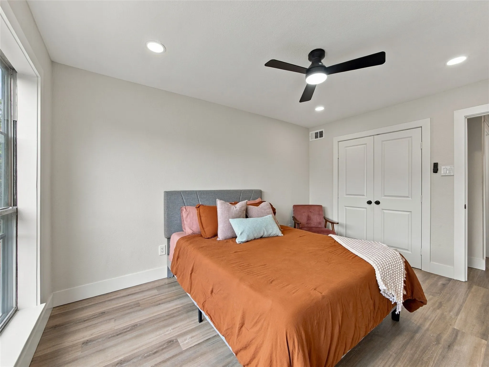 Condominium For Sale in Dallas County , 4414 Buena Vista Street 17, Dallas, Texas 75205, 2 Bedroom, 4 Bathroom, Garage spaces, 1,188 Sqft, built in 1973, mls#21393314, Real Estate Agent in Dallas, Homes For Sale in Dallas county, Homes For Sale in Dallas, Realtor in Dallas Texas, Real Estate Brokerage Independent Realty Texas, Luminita Cordes Realtor