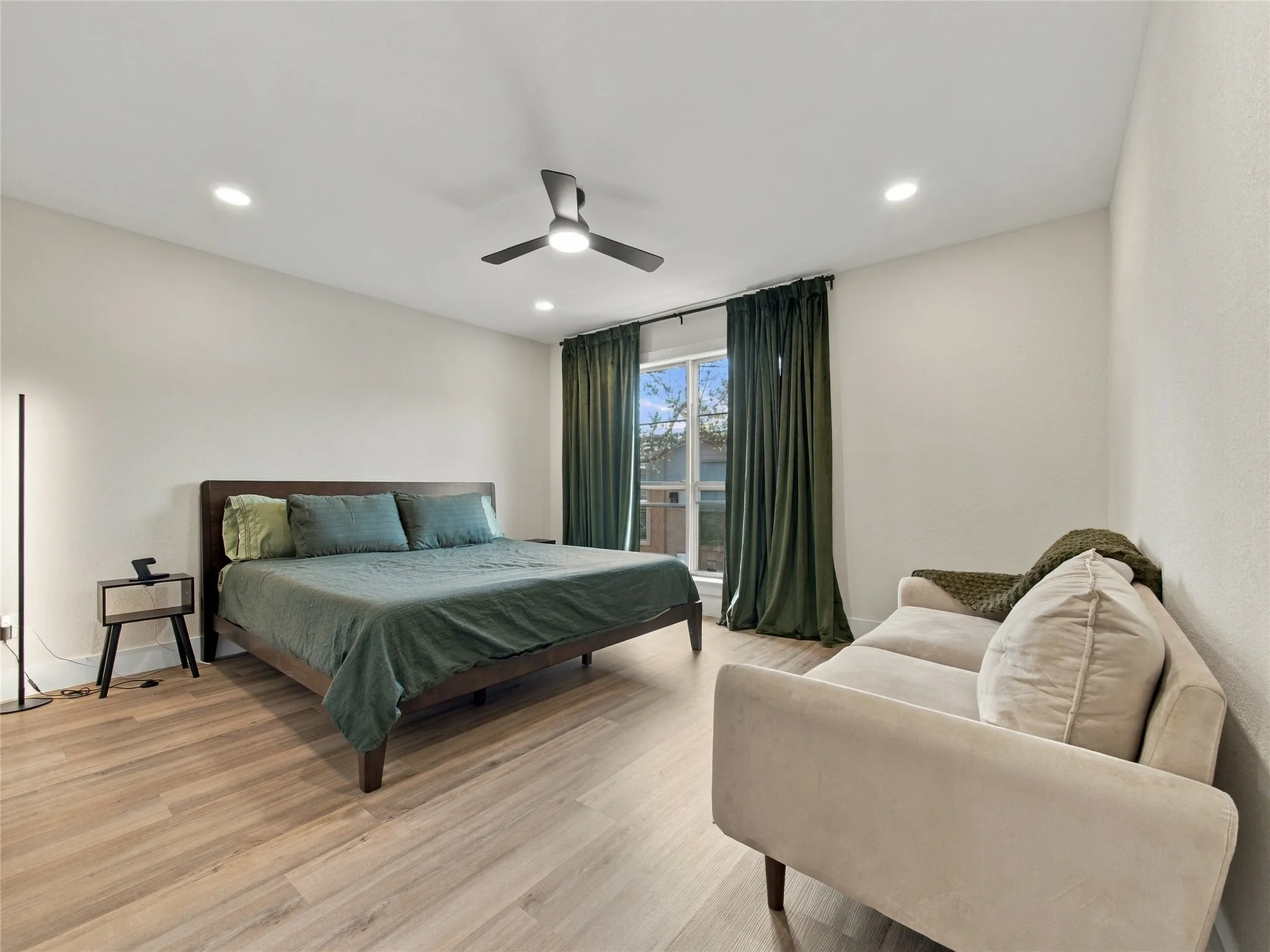 Condominium For Sale in Dallas County , 4414 Buena Vista Street 17, Dallas, Texas 75205, 2 Bedroom, 4 Bathroom, Garage spaces, 1,188 Sqft, built in 1973, mls#21393314, Real Estate Agent in Dallas, Homes For Sale in Dallas county, Homes For Sale in Dallas, Realtor in Dallas Texas, Real Estate Brokerage Independent Realty Texas, Luminita Cordes Realtor