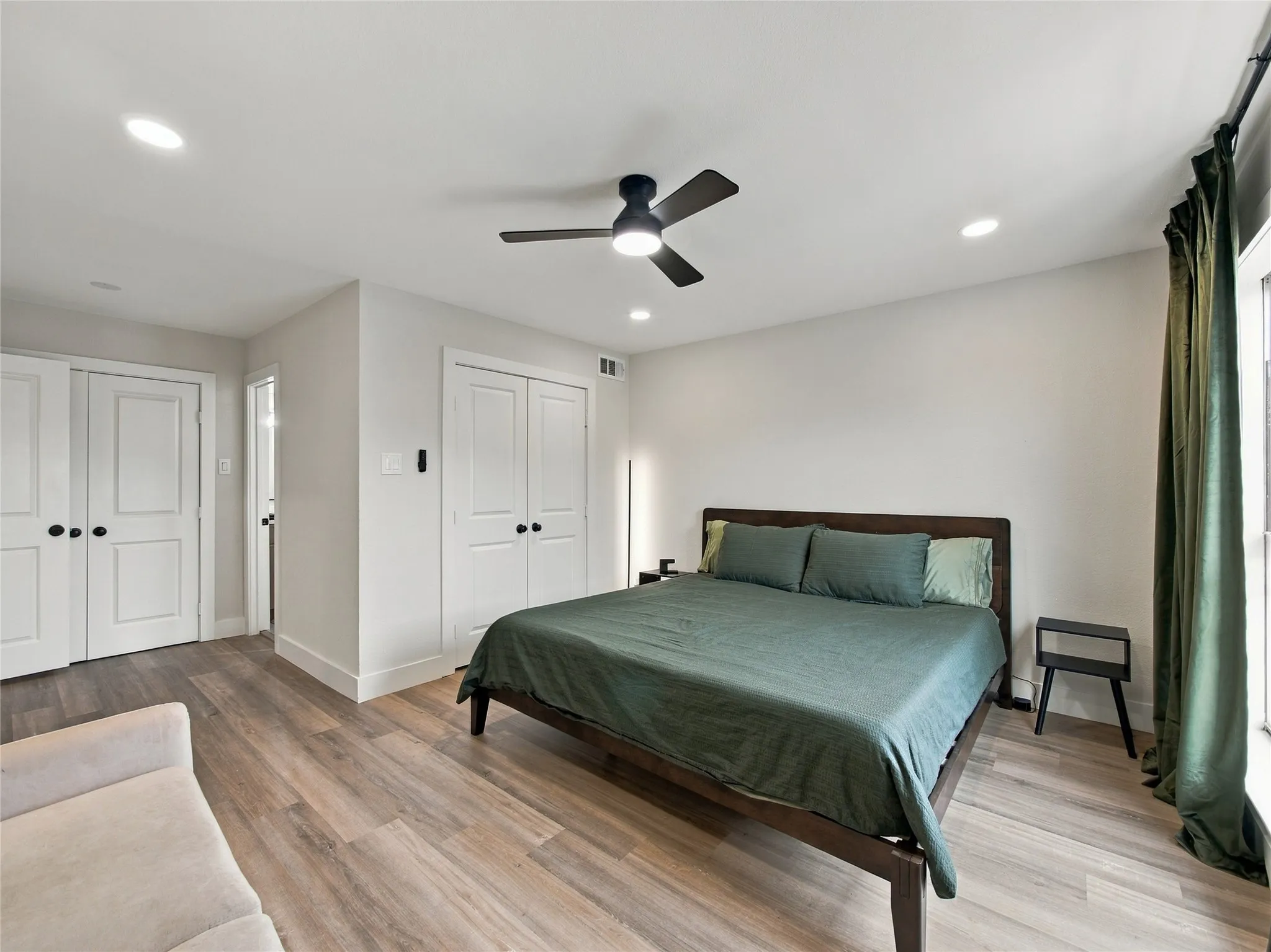 Condominium For Sale in Dallas County , 4414 Buena Vista Street 17, Dallas, Texas 75205, 2 Bedroom, 4 Bathroom, Garage spaces, 1,188 Sqft, built in 1973, mls#21393314, Real Estate Agent in Dallas, Homes For Sale in Dallas county, Homes For Sale in Dallas, Realtor in Dallas Texas, Real Estate Brokerage Independent Realty Texas, Luminita Cordes Realtor