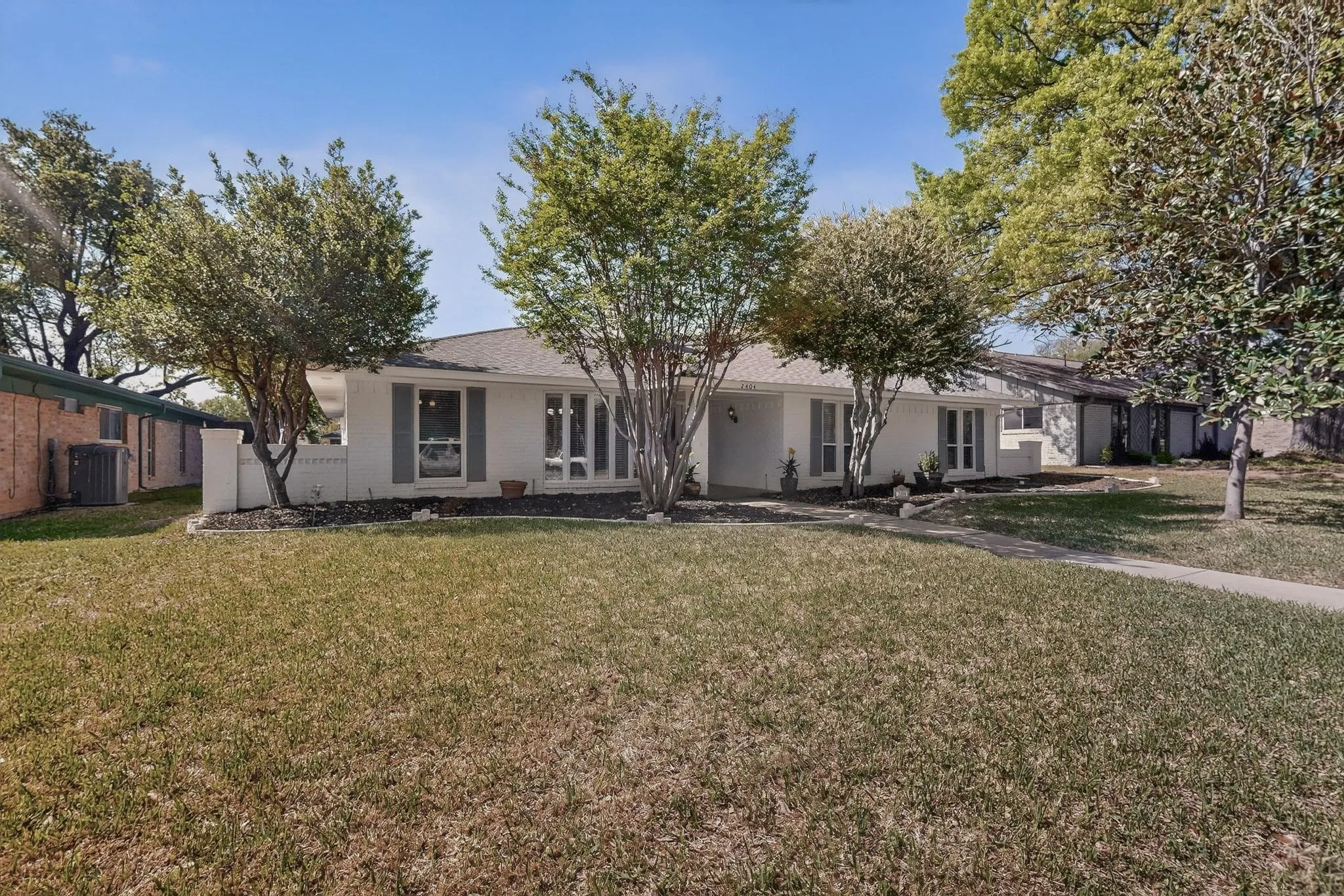 Single Family Residence For Sale in Collin County , 2404 Deep Valley Trail, Plano, Texas 75023, 4 Bedroom, 2 Bathroom, 2 Garage spaces, 2,106 Sqft, built in 1976, mls#21396581, Real Estate Agent in Plano, Homes For Sale in Collin county, Homes For Sale in Plano, Realtor in Plano Texas, Real Estate Brokerage Independent Realty Texas, Luminita Cordes Realtor