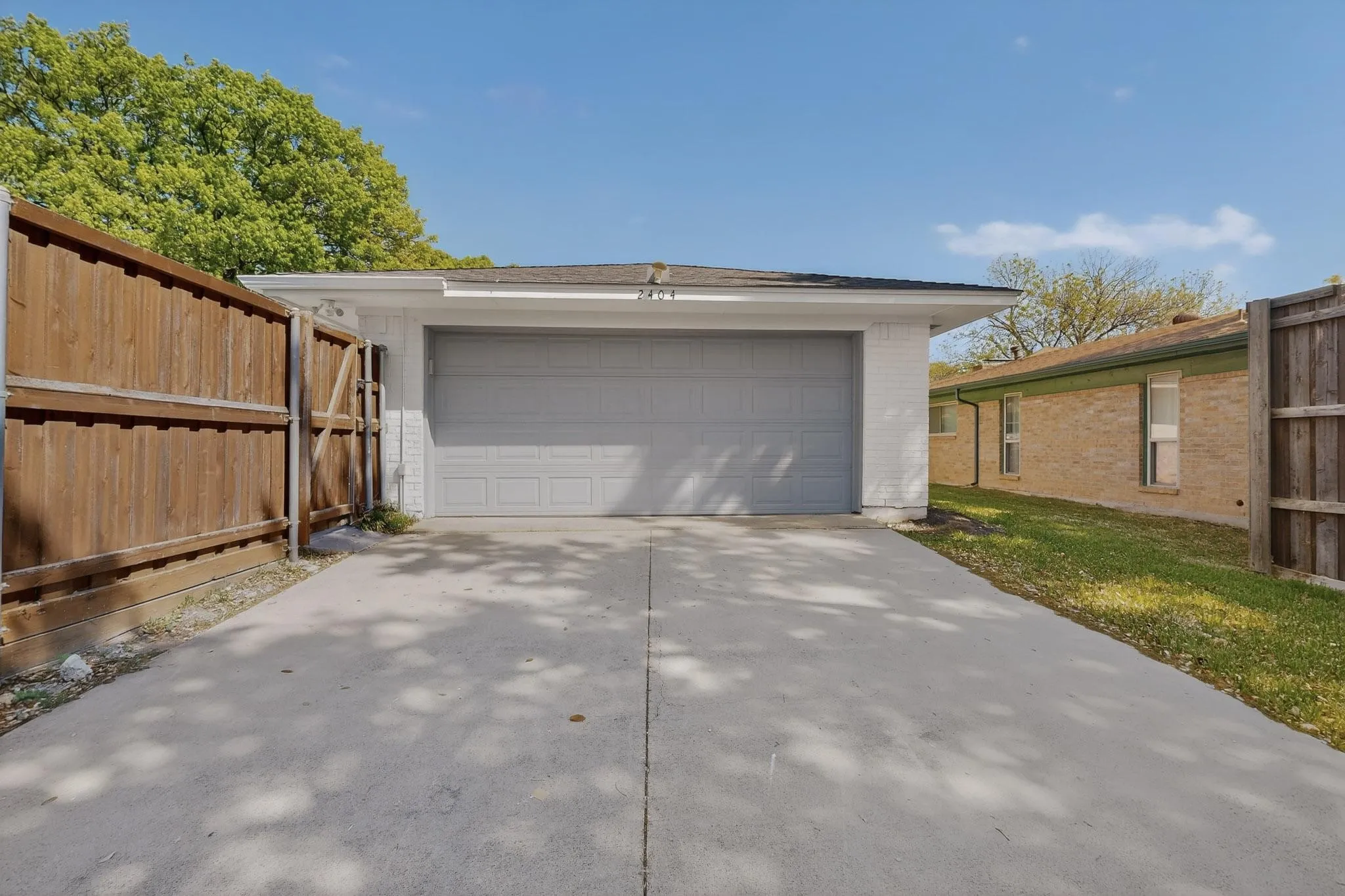 Single Family Residence For Sale in Collin County , 2404 Deep Valley Trail, Plano, Texas 75023, 4 Bedroom, 2 Bathroom, 2 Garage spaces, 2,106 Sqft, built in 1976, mls#21396581, Real Estate Agent in Plano, Homes For Sale in Collin county, Homes For Sale in Plano, Realtor in Plano Texas, Real Estate Brokerage Independent Realty Texas, Luminita Cordes Realtor