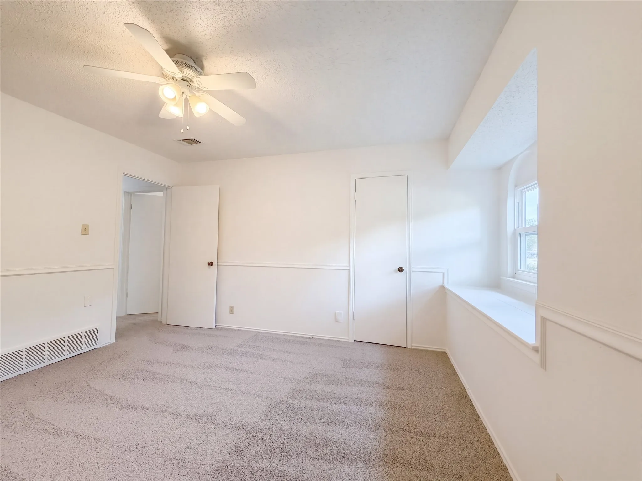 Single Family Residence For Sale in Tarrant County , 3606 Grissom Drive, Arlington, Texas 76016, 3 Bedroom, 2 Bathroom, 2 Garage spaces, 1,634 Sqft, built in 1978, mls#21396248, Real Estate Agent in Arlington, Homes For Sale in Tarrant county, Homes For Sale in Arlington, Realtor in Arlington Texas, Real Estate Brokerage Independent Realty Texas, Luminita Cordes Realtor