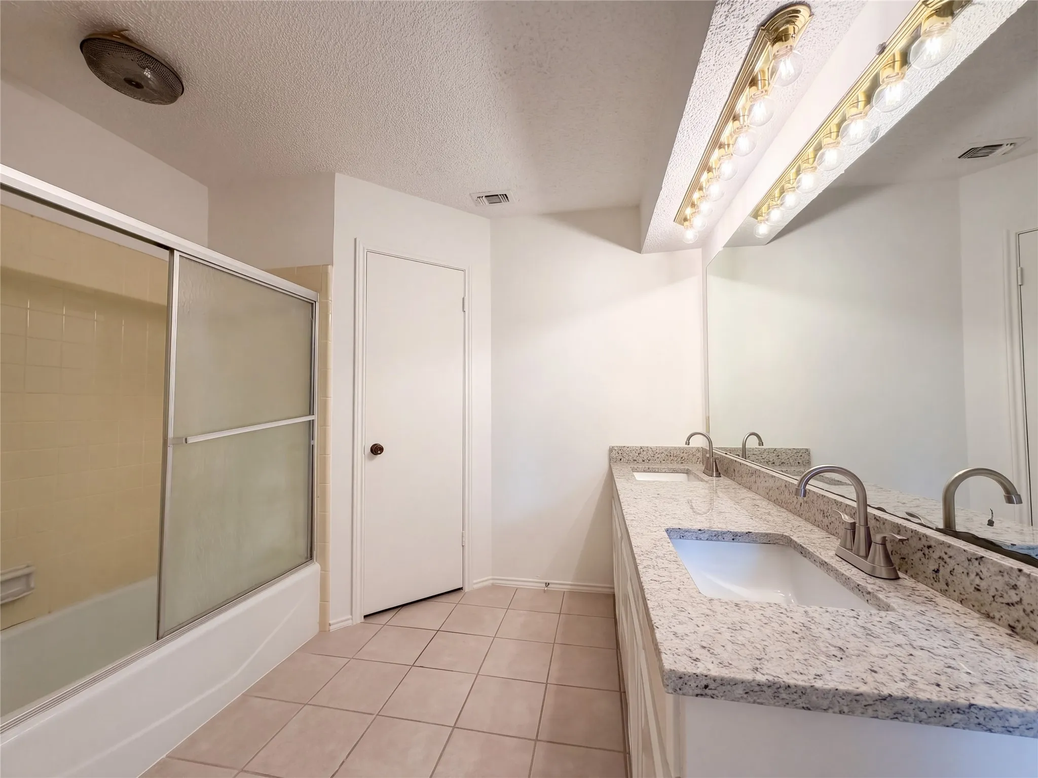 Single Family Residence For Sale in Tarrant County , 3606 Grissom Drive, Arlington, Texas 76016, 3 Bedroom, 2 Bathroom, 2 Garage spaces, 1,634 Sqft, built in 1978, mls#21396248, Real Estate Agent in Arlington, Homes For Sale in Tarrant county, Homes For Sale in Arlington, Realtor in Arlington Texas, Real Estate Brokerage Independent Realty Texas, Luminita Cordes Realtor