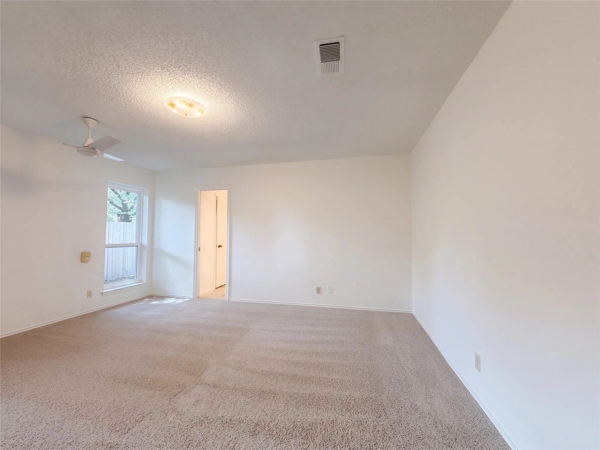 Single Family Residence For Sale in Tarrant County , 3606 Grissom Drive, Arlington, Texas 76016, 3 Bedroom, 2 Bathroom, 2 Garage spaces, 1,634 Sqft, built in 1978, mls#21396248, Real Estate Agent in Arlington, Homes For Sale in Tarrant county, Homes For Sale in Arlington, Realtor in Arlington Texas, Real Estate Brokerage Independent Realty Texas, Luminita Cordes Realtor