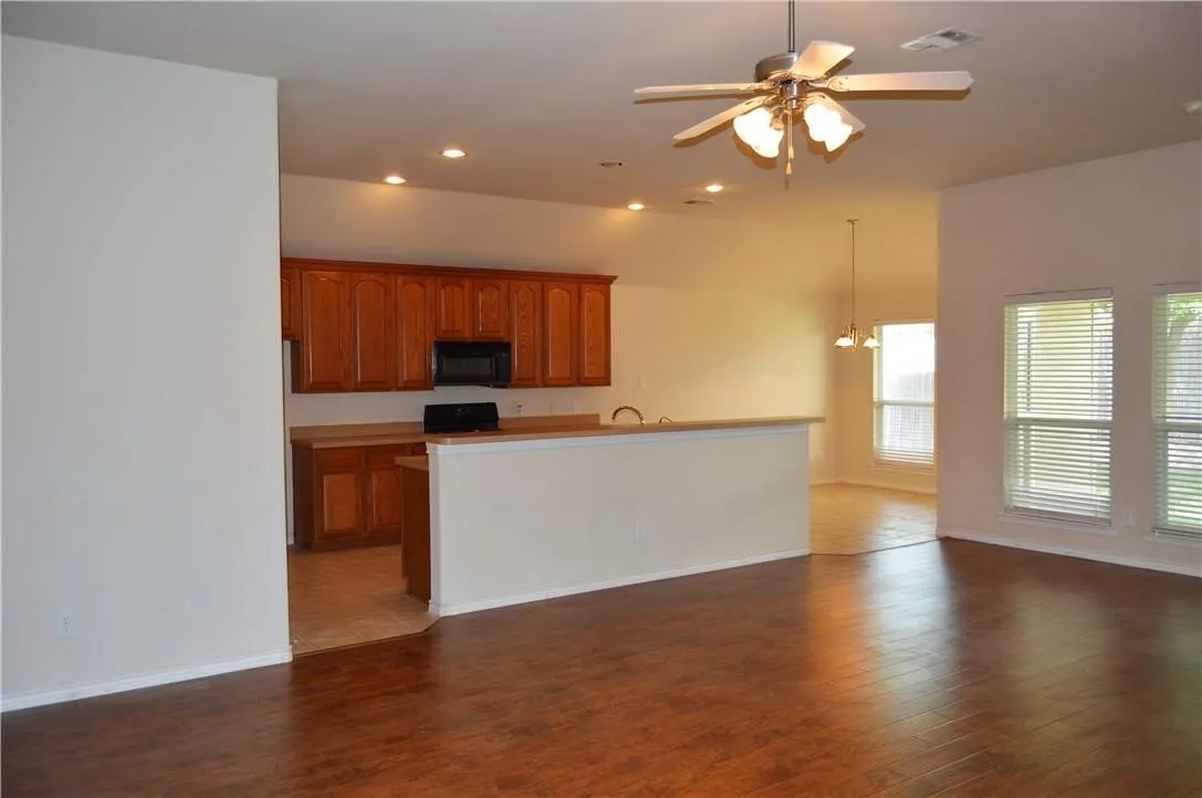 Single Family Residence For Sale in Collin County , 4309 Rancho Del Norte Trail, Mc Kinney, Texas 75070, 3 Bedroom, 2 Bathroom, 2 Garage spaces, 1,913 Sqft, built in 2005, mls#21394706, Real Estate Agent in Mc Kinney, Homes For Sale in Collin county, Homes For Sale in Mc Kinney, Realtor in Mc Kinney Texas, Real Estate Brokerage Independent Realty Texas, Luminita Cordes Realtor