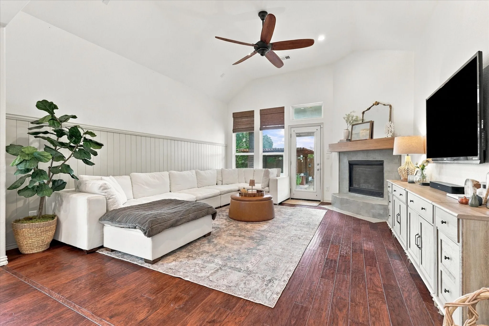 Single Family Residence For Sale in Collin County , 10880 Sedalia Drive, Mc Kinney, Texas 75072, 3 Bedroom, 2 Bathroom, 2 Garage spaces, 2,018 Sqft, built in 2013, mls#21393406, Real Estate Agent in Mc Kinney, Homes For Sale in Collin county, Homes For Sale in Mc Kinney, Realtor in Mc Kinney Texas, Real Estate Brokerage Independent Realty Texas, Luminita Cordes Realtor