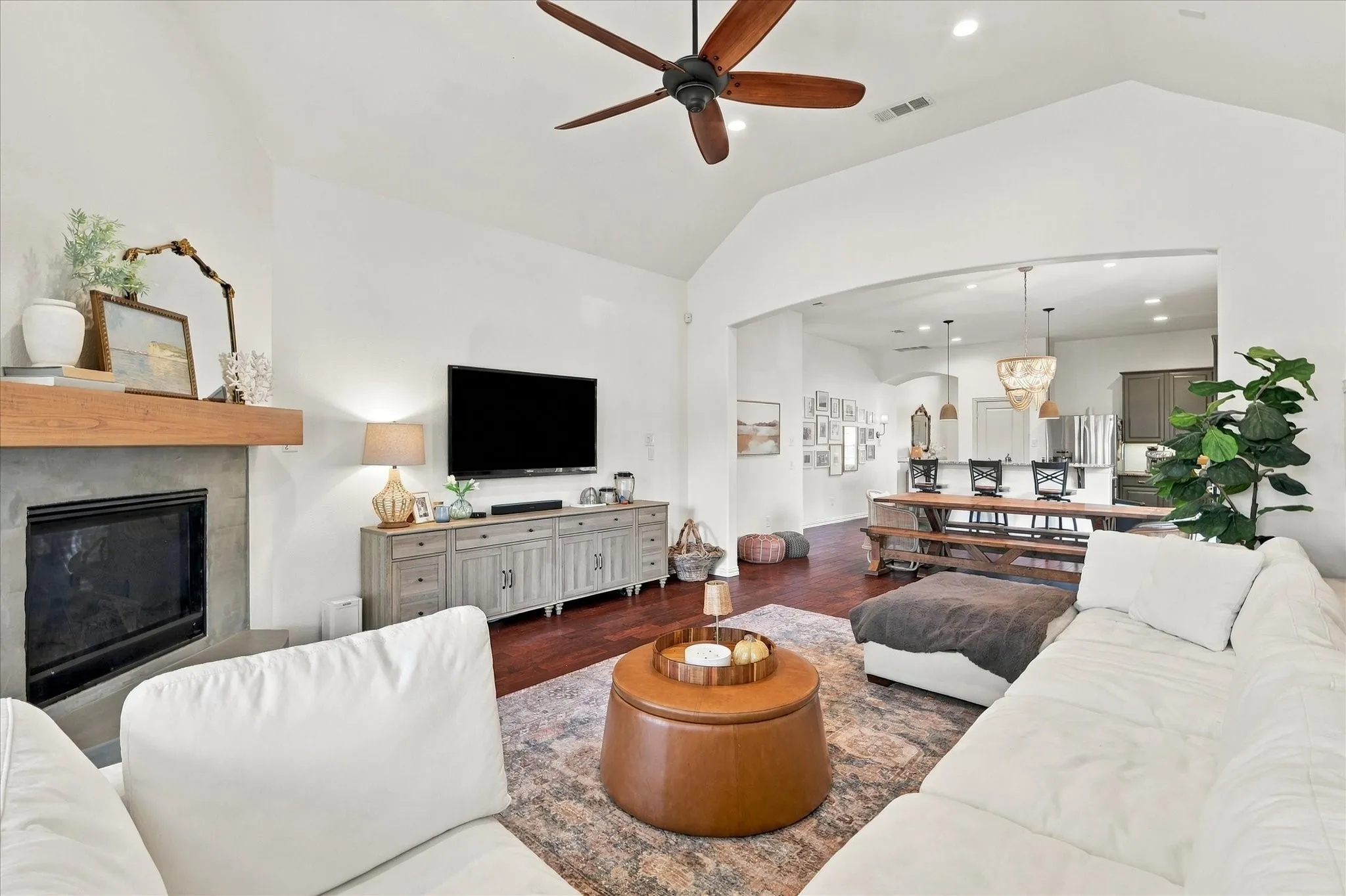 Single Family Residence For Sale in Collin County , 10880 Sedalia Drive, Mc Kinney, Texas 75072, 3 Bedroom, 2 Bathroom, 2 Garage spaces, 2,018 Sqft, built in 2013, mls#21393406, Real Estate Agent in Mc Kinney, Homes For Sale in Collin county, Homes For Sale in Mc Kinney, Realtor in Mc Kinney Texas, Real Estate Brokerage Independent Realty Texas, Luminita Cordes Realtor