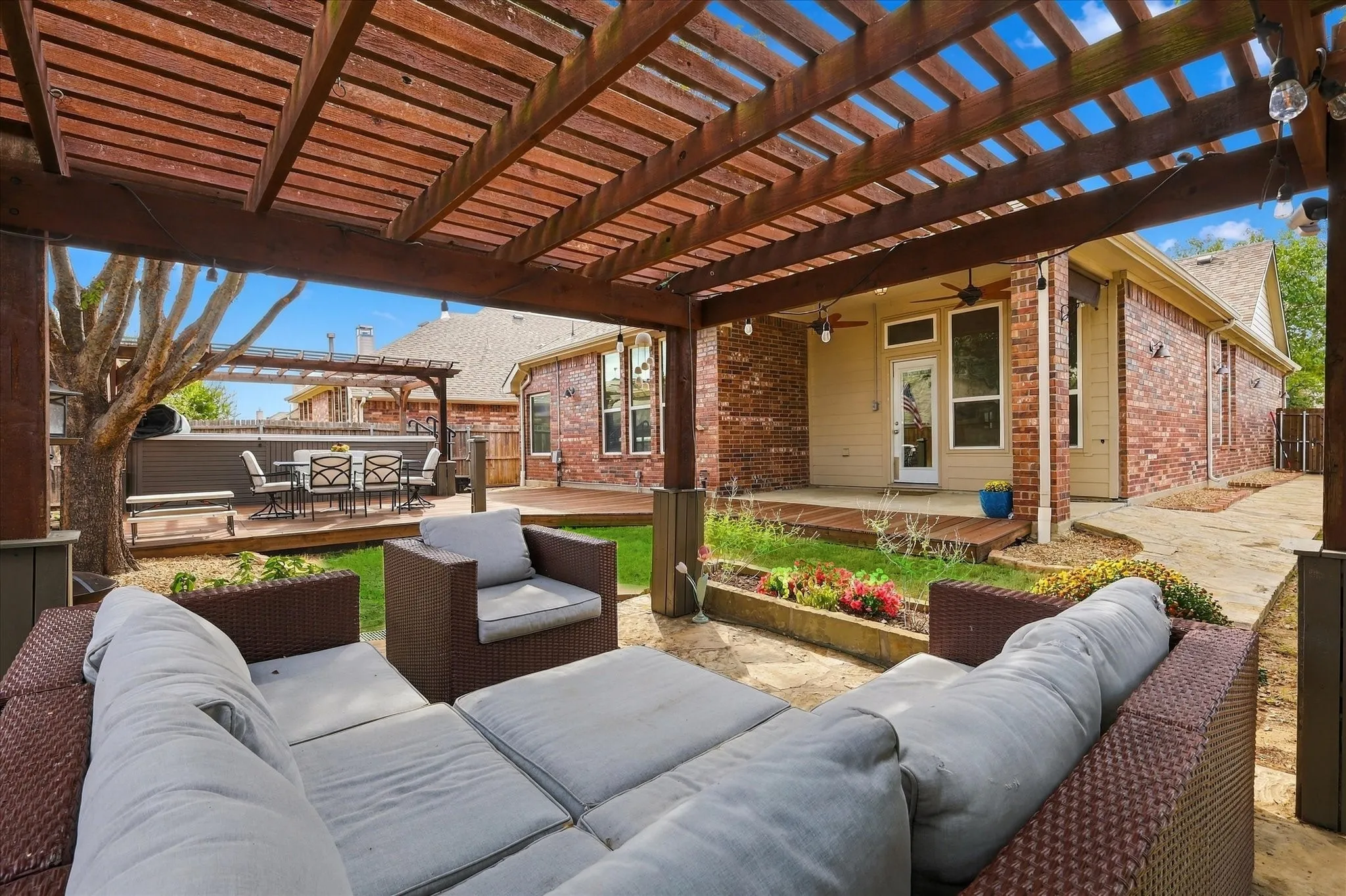 Single Family Residence For Sale in Collin County , 10880 Sedalia Drive, Mc Kinney, Texas 75072, 3 Bedroom, 2 Bathroom, 2 Garage spaces, 2,018 Sqft, built in 2013, mls#21393406, Real Estate Agent in Mc Kinney, Homes For Sale in Collin county, Homes For Sale in Mc Kinney, Realtor in Mc Kinney Texas, Real Estate Brokerage Independent Realty Texas, Luminita Cordes Realtor
