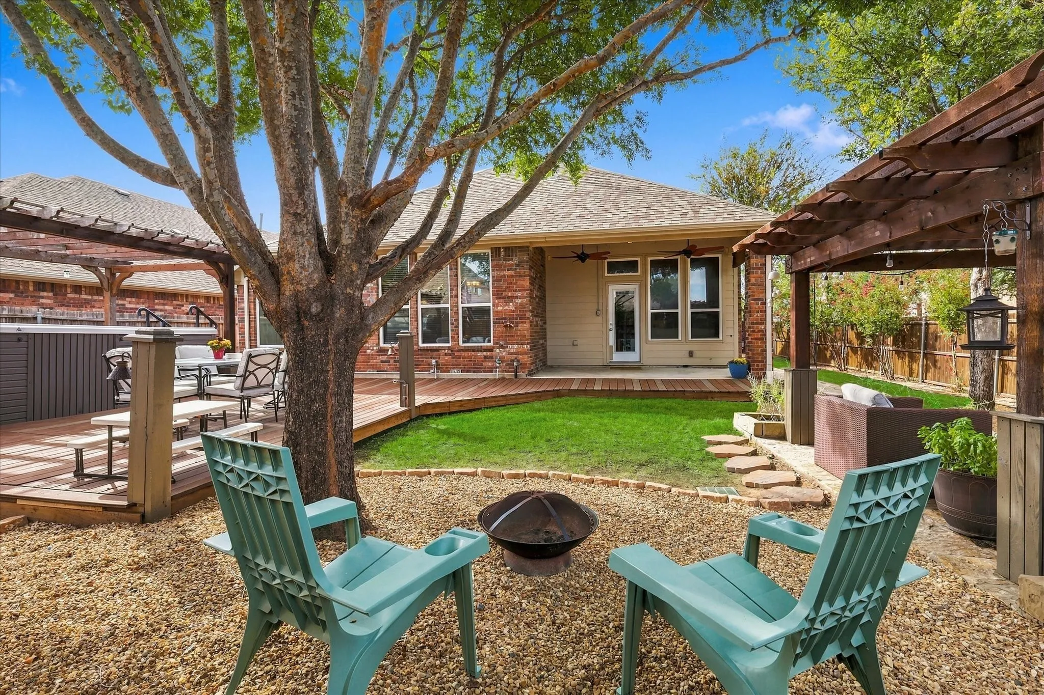 Single Family Residence For Sale in Collin County , 10880 Sedalia Drive, Mc Kinney, Texas 75072, 3 Bedroom, 2 Bathroom, 2 Garage spaces, 2,018 Sqft, built in 2013, mls#21393406, Real Estate Agent in Mc Kinney, Homes For Sale in Collin county, Homes For Sale in Mc Kinney, Realtor in Mc Kinney Texas, Real Estate Brokerage Independent Realty Texas, Luminita Cordes Realtor