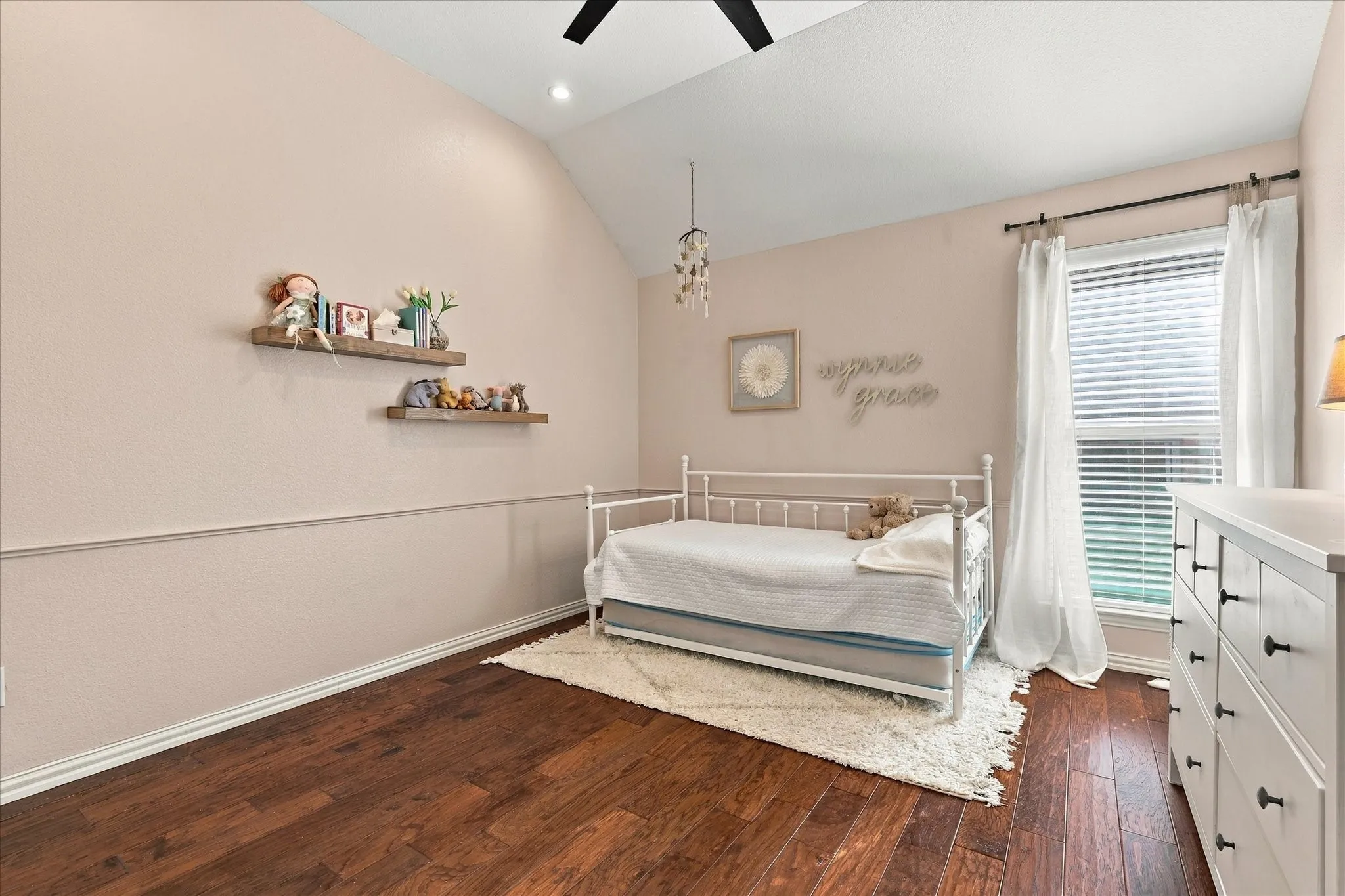 Single Family Residence For Sale in Collin County , 10880 Sedalia Drive, Mc Kinney, Texas 75072, 3 Bedroom, 2 Bathroom, 2 Garage spaces, 2,018 Sqft, built in 2013, mls#21393406, Real Estate Agent in Mc Kinney, Homes For Sale in Collin county, Homes For Sale in Mc Kinney, Realtor in Mc Kinney Texas, Real Estate Brokerage Independent Realty Texas, Luminita Cordes Realtor