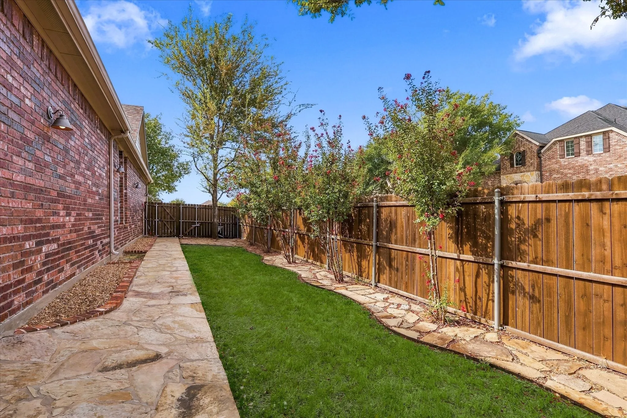 Single Family Residence For Sale in Collin County , 10880 Sedalia Drive, Mc Kinney, Texas 75072, 3 Bedroom, 2 Bathroom, 2 Garage spaces, 2,018 Sqft, built in 2013, mls#21393406, Real Estate Agent in Mc Kinney, Homes For Sale in Collin county, Homes For Sale in Mc Kinney, Realtor in Mc Kinney Texas, Real Estate Brokerage Independent Realty Texas, Luminita Cordes Realtor