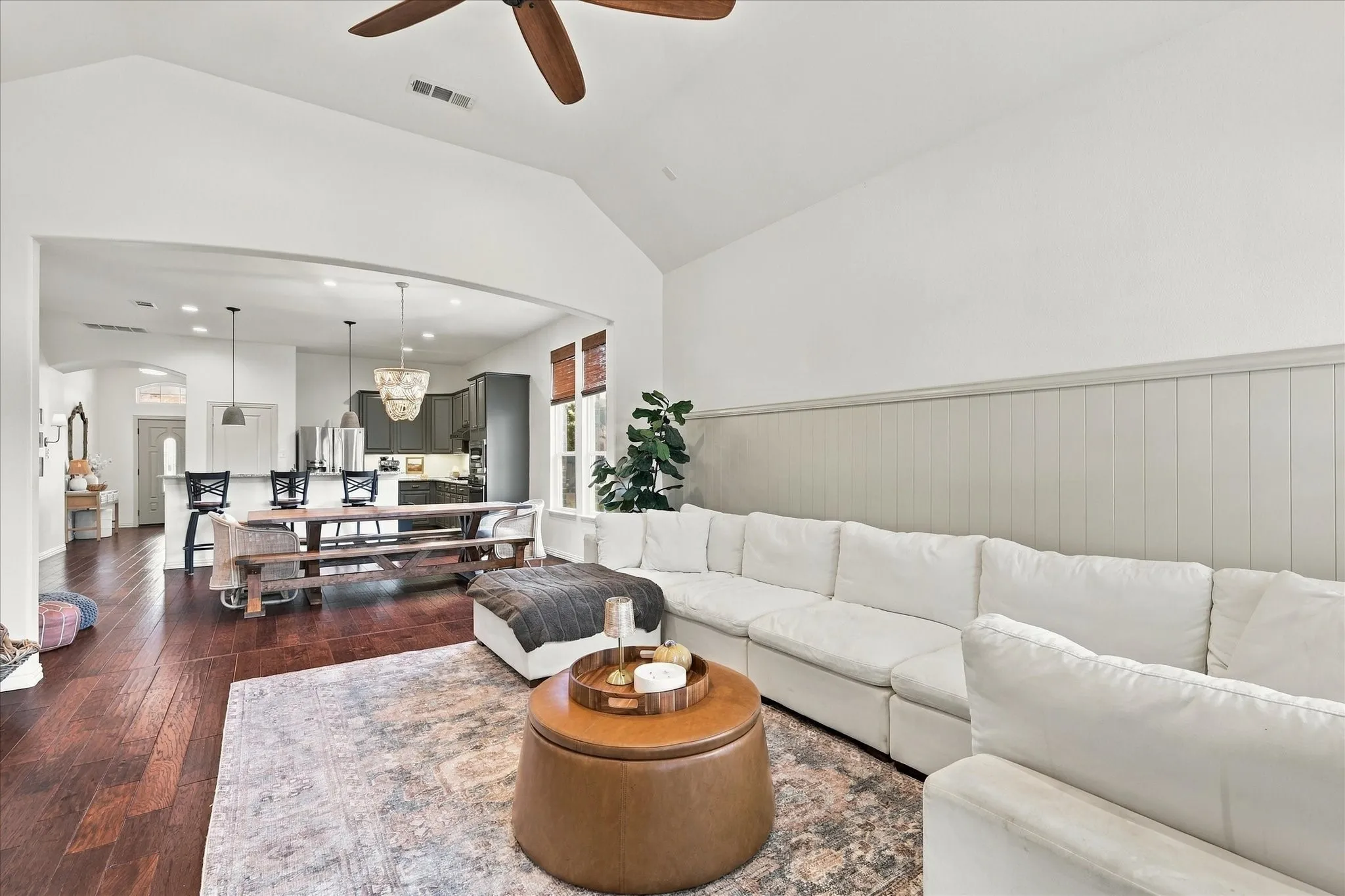 Single Family Residence For Sale in Collin County , 10880 Sedalia Drive, Mc Kinney, Texas 75072, 3 Bedroom, 2 Bathroom, 2 Garage spaces, 2,018 Sqft, built in 2013, mls#21393406, Real Estate Agent in Mc Kinney, Homes For Sale in Collin county, Homes For Sale in Mc Kinney, Realtor in Mc Kinney Texas, Real Estate Brokerage Independent Realty Texas, Luminita Cordes Realtor