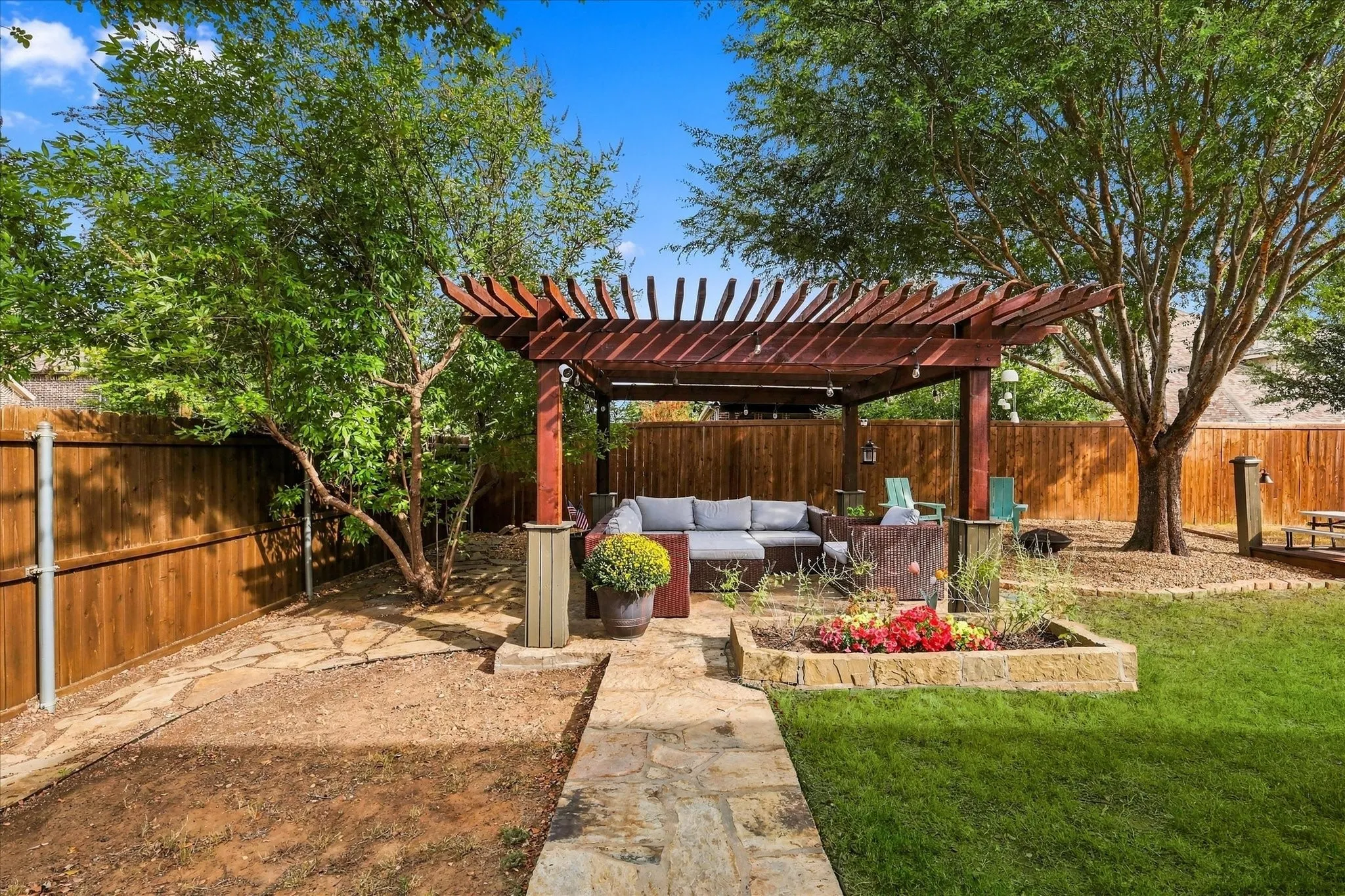 Single Family Residence For Sale in Collin County , 10880 Sedalia Drive, Mc Kinney, Texas 75072, 3 Bedroom, 2 Bathroom, 2 Garage spaces, 2,018 Sqft, built in 2013, mls#21393406, Real Estate Agent in Mc Kinney, Homes For Sale in Collin county, Homes For Sale in Mc Kinney, Realtor in Mc Kinney Texas, Real Estate Brokerage Independent Realty Texas, Luminita Cordes Realtor