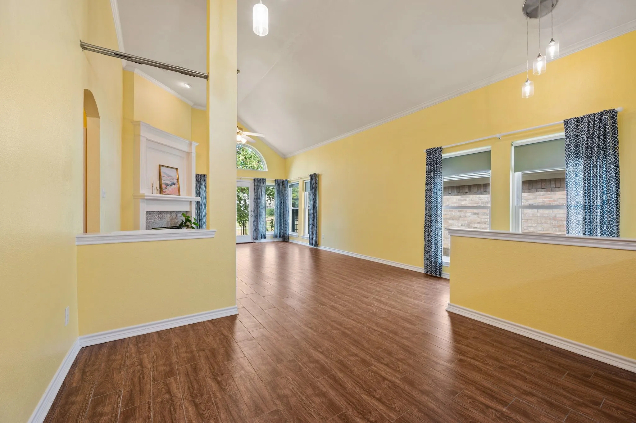 Single Family Residence For Sale in Tarrant County , 2233 Wembley Wood Lane, Bedford, Texas 76022, 3 Bedroom, 2 Bathroom, 2 Garage spaces, 1,538 Sqft, built in 1997, mls#21390278, Real Estate Agent in Bedford, Homes For Sale in Tarrant county, Homes For Sale in Bedford, Realtor in Bedford Texas, Real Estate Brokerage Independent Realty Texas, Luminita Cordes Realtor