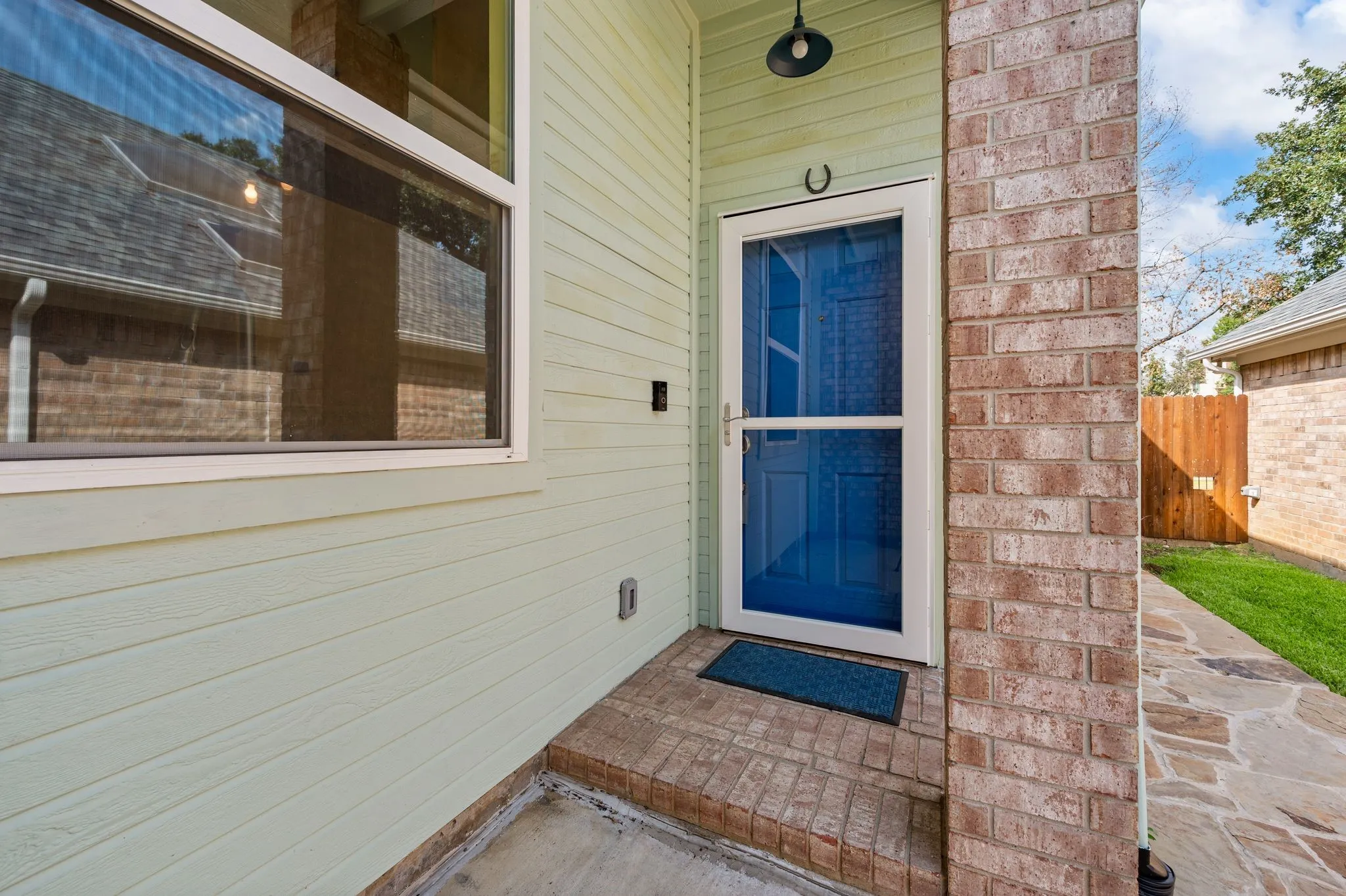 Single Family Residence For Sale in Tarrant County , 2233 Wembley Wood Lane, Bedford, Texas 76022, 3 Bedroom, 2 Bathroom, 2 Garage spaces, 1,538 Sqft, built in 1997, mls#21390278, Real Estate Agent in Bedford, Homes For Sale in Tarrant county, Homes For Sale in Bedford, Realtor in Bedford Texas, Real Estate Brokerage Independent Realty Texas, Luminita Cordes Realtor