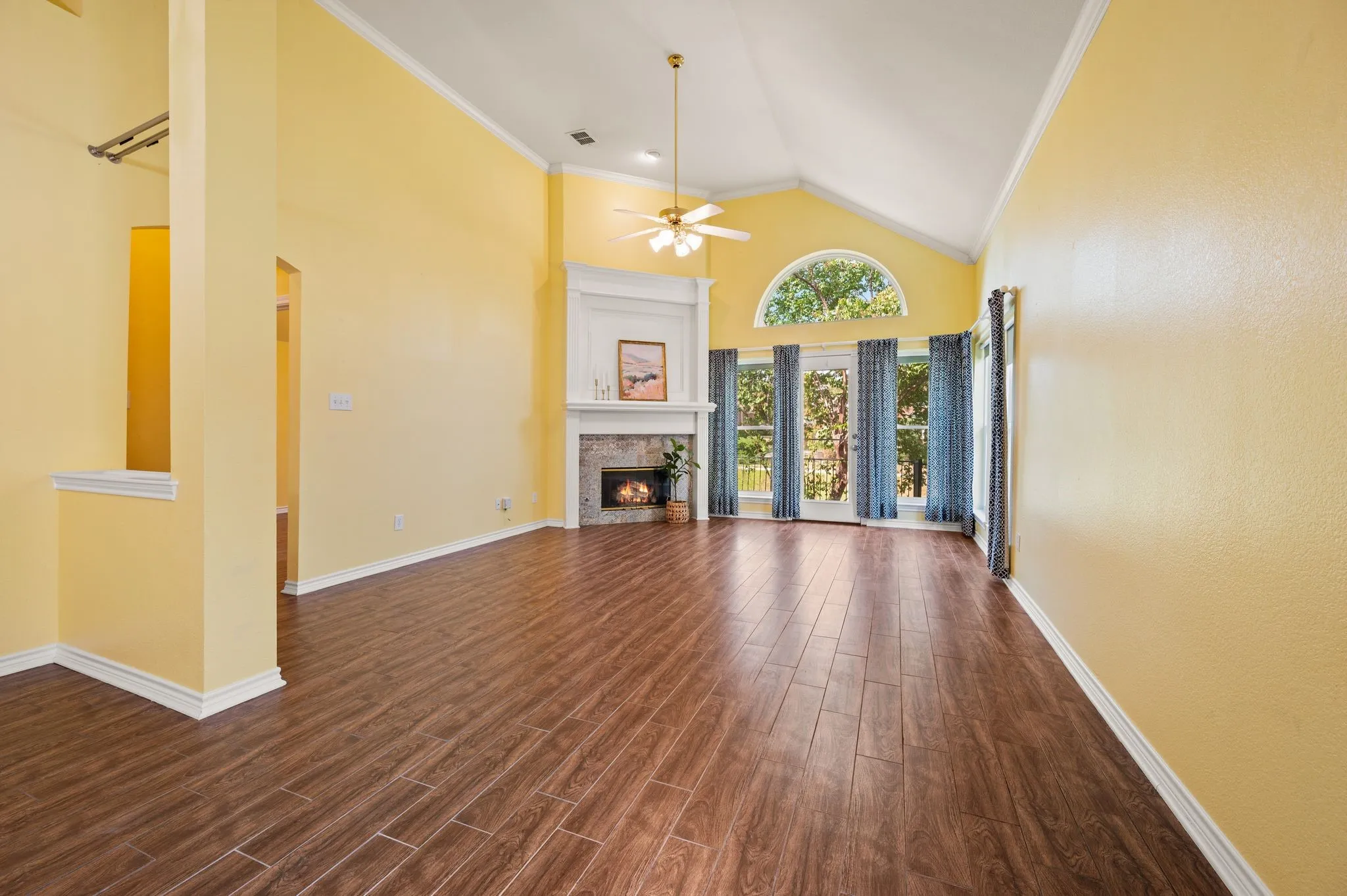 Single Family Residence For Sale in Tarrant County , 2233 Wembley Wood Lane, Bedford, Texas 76022, 3 Bedroom, 2 Bathroom, 2 Garage spaces, 1,538 Sqft, built in 1997, mls#21390278, Real Estate Agent in Bedford, Homes For Sale in Tarrant county, Homes For Sale in Bedford, Realtor in Bedford Texas, Real Estate Brokerage Independent Realty Texas, Luminita Cordes Realtor