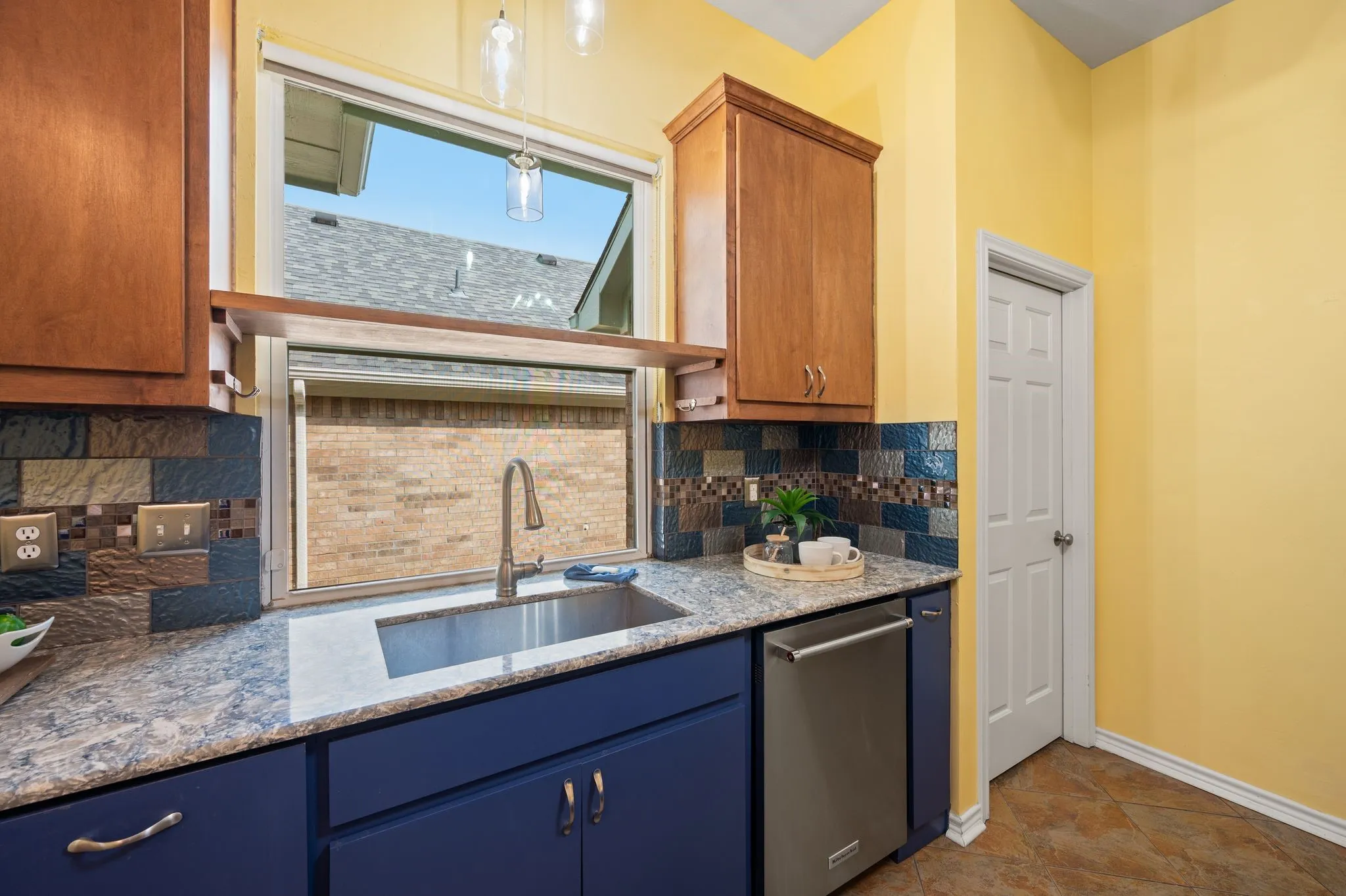 Single Family Residence For Sale in Tarrant County , 2233 Wembley Wood Lane, Bedford, Texas 76022, 3 Bedroom, 2 Bathroom, 2 Garage spaces, 1,538 Sqft, built in 1997, mls#21390278, Real Estate Agent in Bedford, Homes For Sale in Tarrant county, Homes For Sale in Bedford, Realtor in Bedford Texas, Real Estate Brokerage Independent Realty Texas, Luminita Cordes Realtor