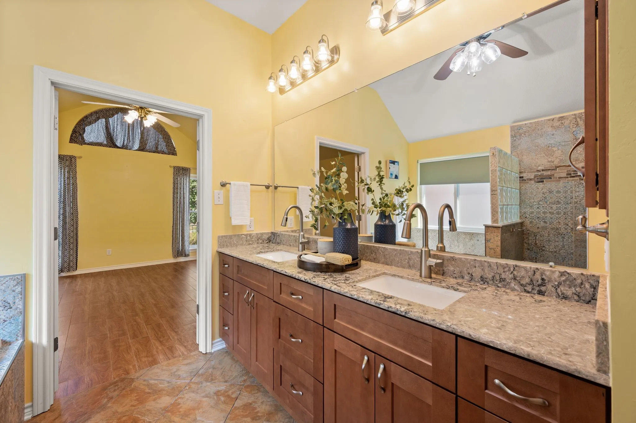 Single Family Residence For Sale in Tarrant County , 2233 Wembley Wood Lane, Bedford, Texas 76022, 3 Bedroom, 2 Bathroom, 2 Garage spaces, 1,538 Sqft, built in 1997, mls#21390278, Real Estate Agent in Bedford, Homes For Sale in Tarrant county, Homes For Sale in Bedford, Realtor in Bedford Texas, Real Estate Brokerage Independent Realty Texas, Luminita Cordes Realtor