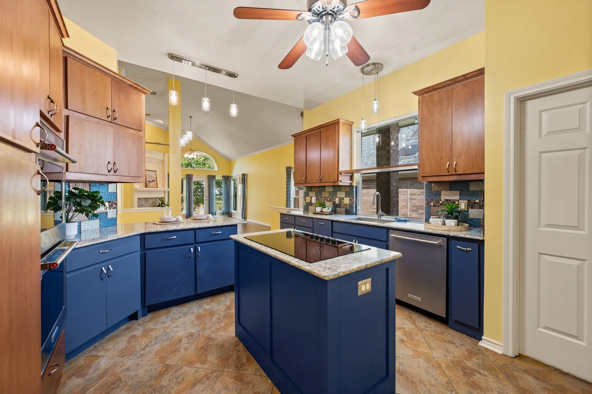 Single Family Residence For Sale in Tarrant County , 2233 Wembley Wood Lane, Bedford, Texas 76022, 3 Bedroom, 2 Bathroom, 2 Garage spaces, 1,538 Sqft, built in 1997, mls#21390278, Real Estate Agent in Bedford, Homes For Sale in Tarrant county, Homes For Sale in Bedford, Realtor in Bedford Texas, Real Estate Brokerage Independent Realty Texas, Luminita Cordes Realtor