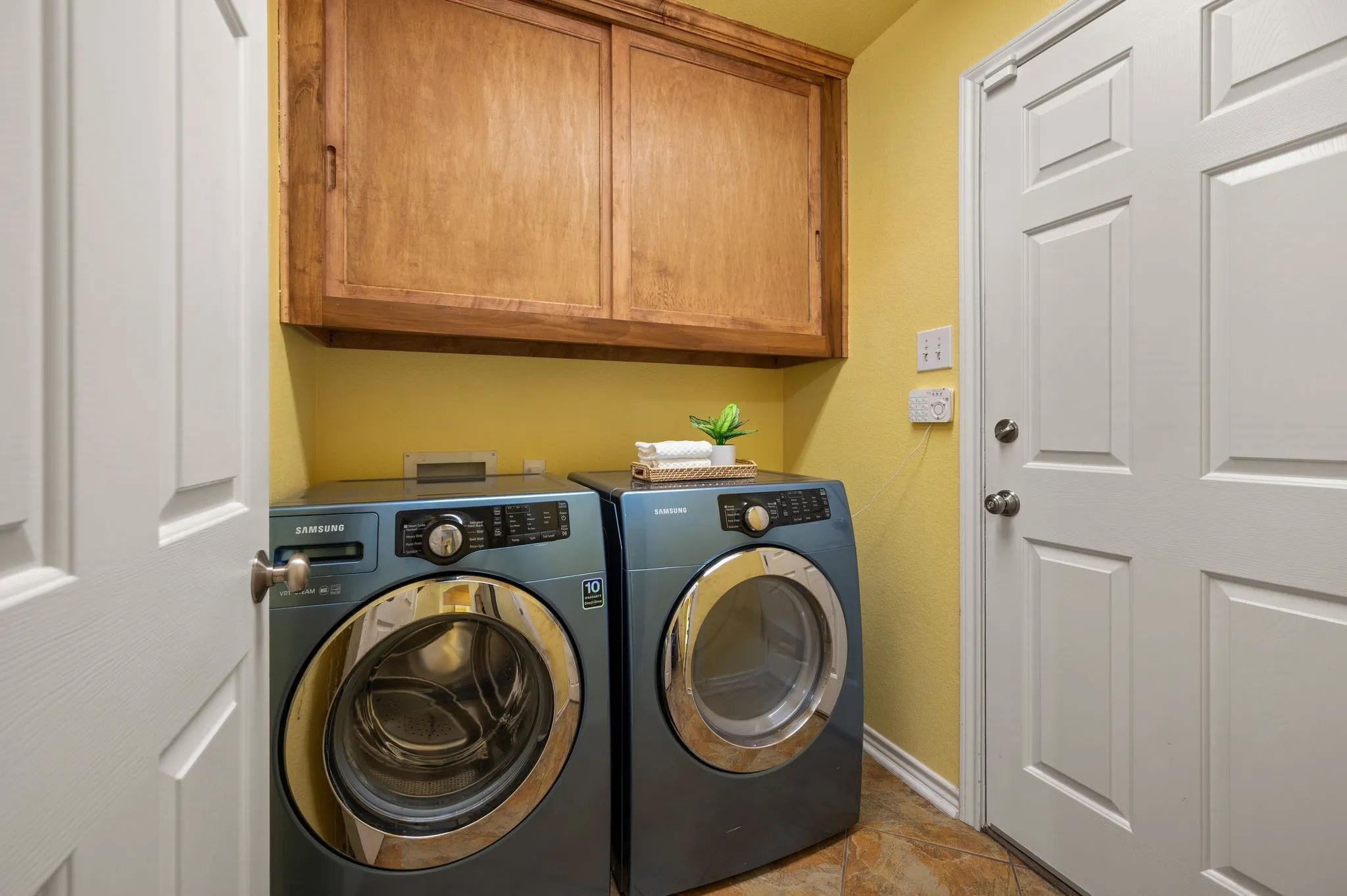 Single Family Residence For Sale in Tarrant County , 2233 Wembley Wood Lane, Bedford, Texas 76022, 3 Bedroom, 2 Bathroom, 2 Garage spaces, 1,538 Sqft, built in 1997, mls#21390278, Real Estate Agent in Bedford, Homes For Sale in Tarrant county, Homes For Sale in Bedford, Realtor in Bedford Texas, Real Estate Brokerage Independent Realty Texas, Luminita Cordes Realtor