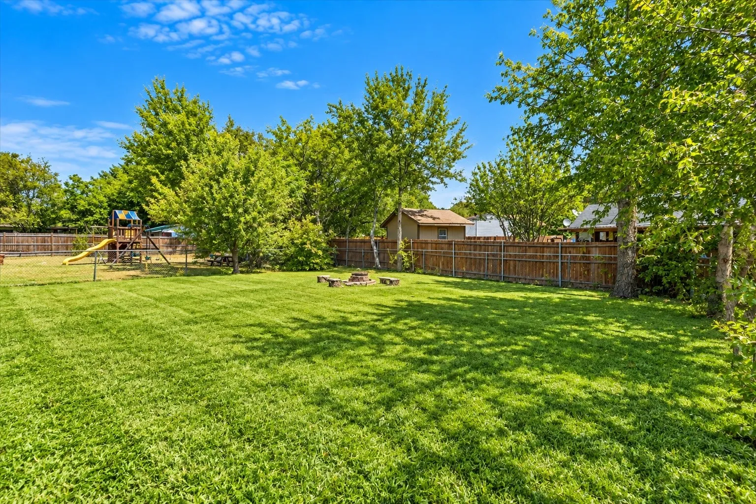 Single Family Residence For Sale in Tarrant County , 2413 Navasota Circle, Fort Worth, Texas 76131, 2 Bedroom, 1 Bathroom, 1 Garage spaces, 1,113 Sqft, built in 1980, mls#21394369, Real Estate Agent in Fort Worth, Homes For Sale in Tarrant county, Homes For Sale in Fort Worth, Realtor in Fort Worth Texas, Real Estate Brokerage Independent Realty Texas, Luminita Cordes Realtor