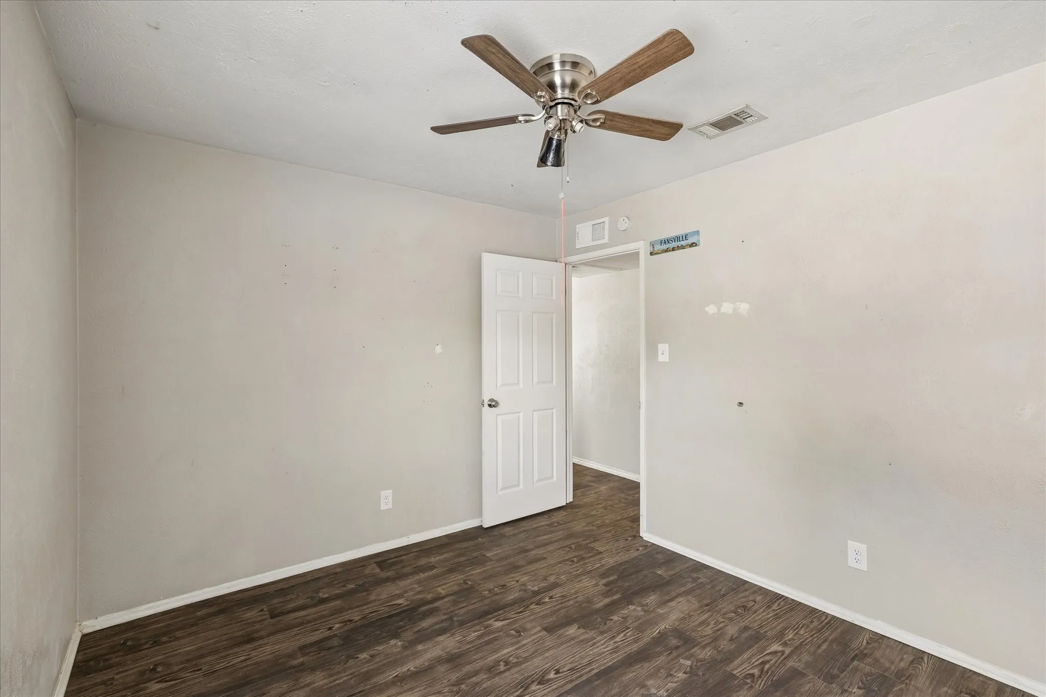 Single Family Residence For Sale in Tarrant County , 2413 Navasota Circle, Fort Worth, Texas 76131, 2 Bedroom, 1 Bathroom, 1 Garage spaces, 1,113 Sqft, built in 1980, mls#21394369, Real Estate Agent in Fort Worth, Homes For Sale in Tarrant county, Homes For Sale in Fort Worth, Realtor in Fort Worth Texas, Real Estate Brokerage Independent Realty Texas, Luminita Cordes Realtor