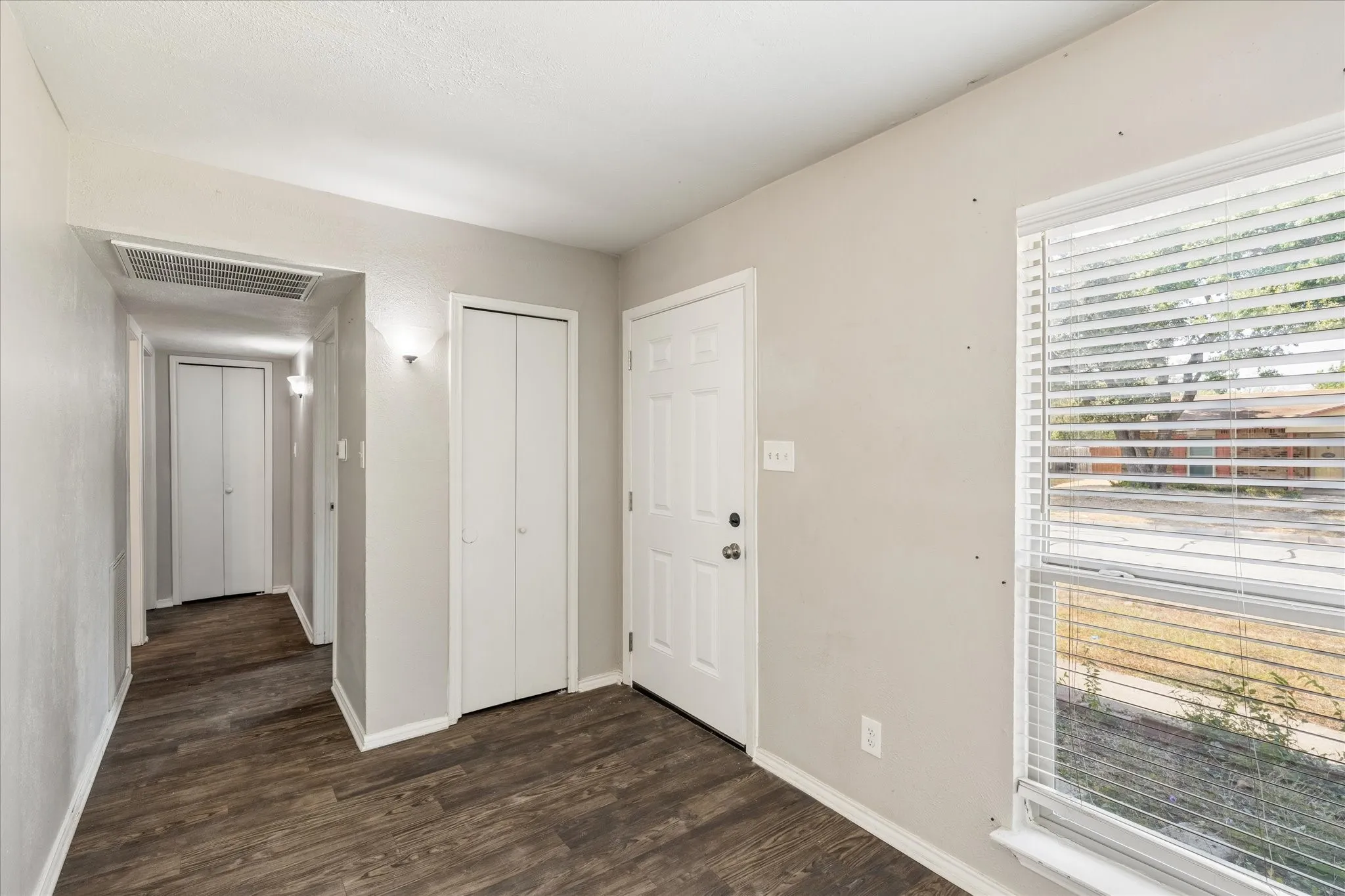 Single Family Residence For Sale in Tarrant County , 2413 Navasota Circle, Fort Worth, Texas 76131, 2 Bedroom, 1 Bathroom, 1 Garage spaces, 1,113 Sqft, built in 1980, mls#21394369, Real Estate Agent in Fort Worth, Homes For Sale in Tarrant county, Homes For Sale in Fort Worth, Realtor in Fort Worth Texas, Real Estate Brokerage Independent Realty Texas, Luminita Cordes Realtor