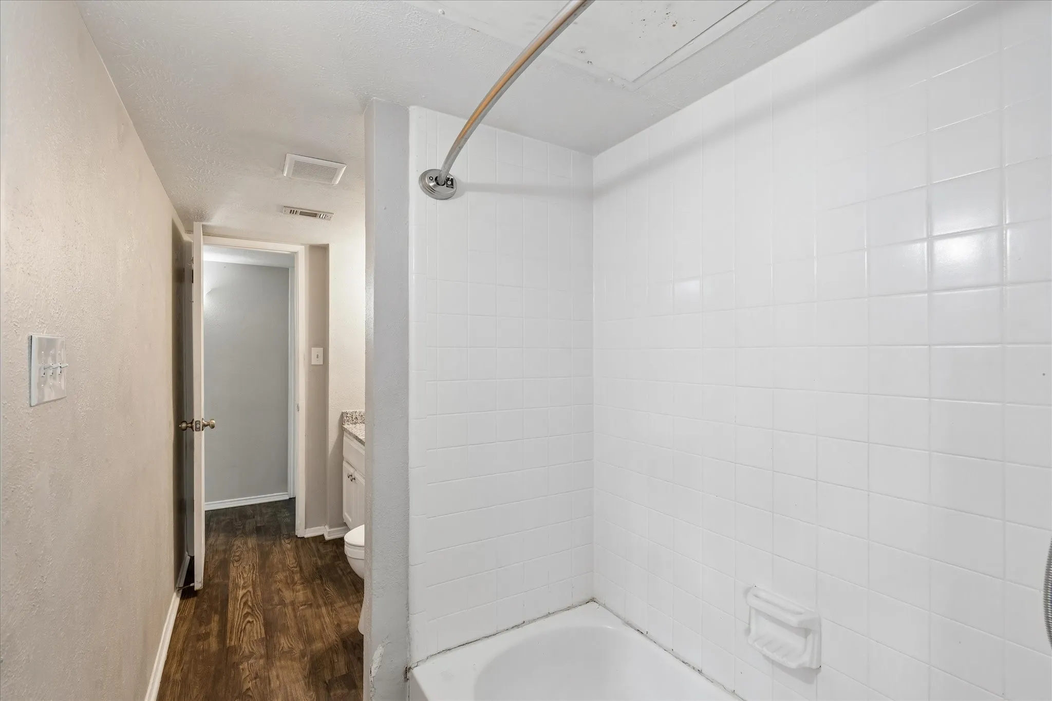 Another view of the bathroom