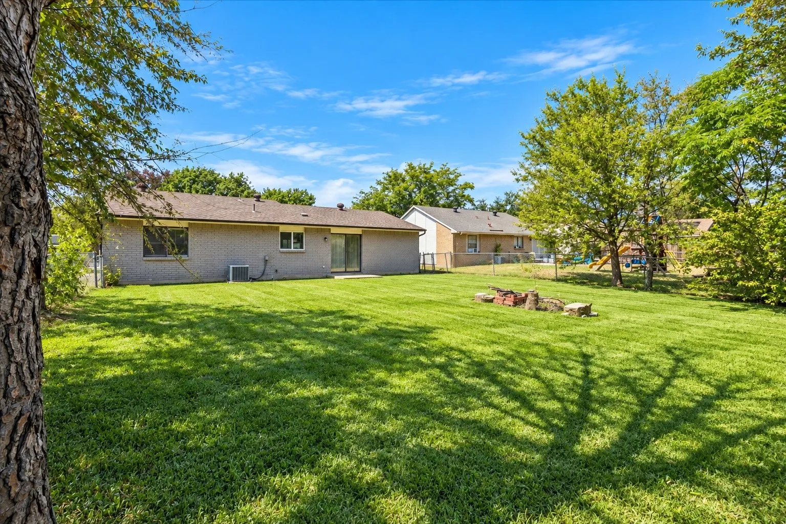 Single Family Residence For Sale in Tarrant County , 2413 Navasota Circle, Fort Worth, Texas 76131, 2 Bedroom, 1 Bathroom, 1 Garage spaces, 1,113 Sqft, built in 1980, mls#21394369, Real Estate Agent in Fort Worth, Homes For Sale in Tarrant county, Homes For Sale in Fort Worth, Realtor in Fort Worth Texas, Real Estate Brokerage Independent Realty Texas, Luminita Cordes Realtor