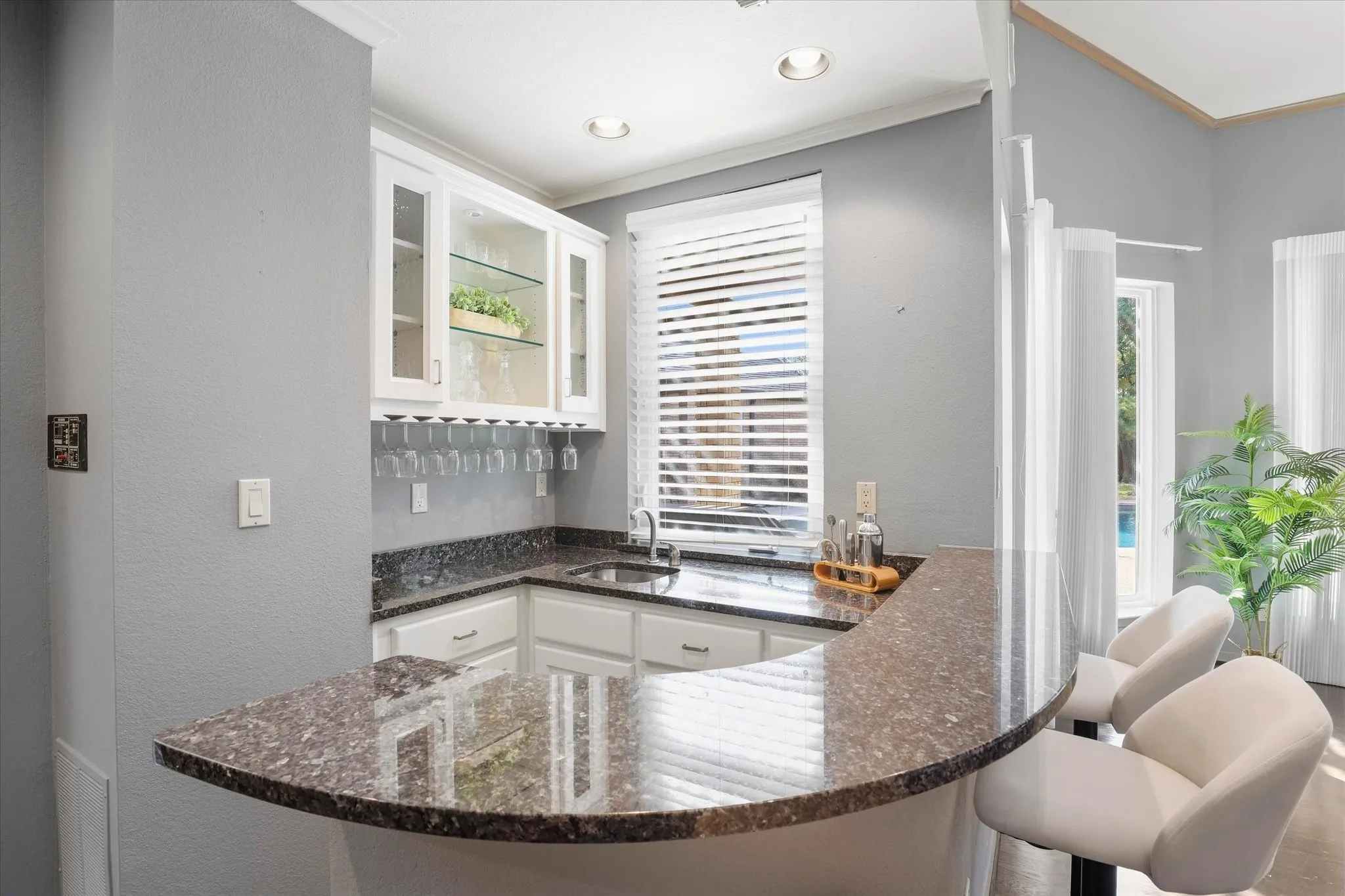 Single Family Residence For Sale in Collin County , 5872 Bridle Bend Court, Plano, Texas 75093, 4 Bedroom, 4 Bathroom, 3 Garage spaces, 4,181 Sqft, built in 1988, mls#21396534, Real Estate Agent in Plano, Homes For Sale in Collin county, Homes For Sale in Plano, Realtor in Plano Texas, Real Estate Brokerage Independent Realty Texas, Luminita Cordes Realtor