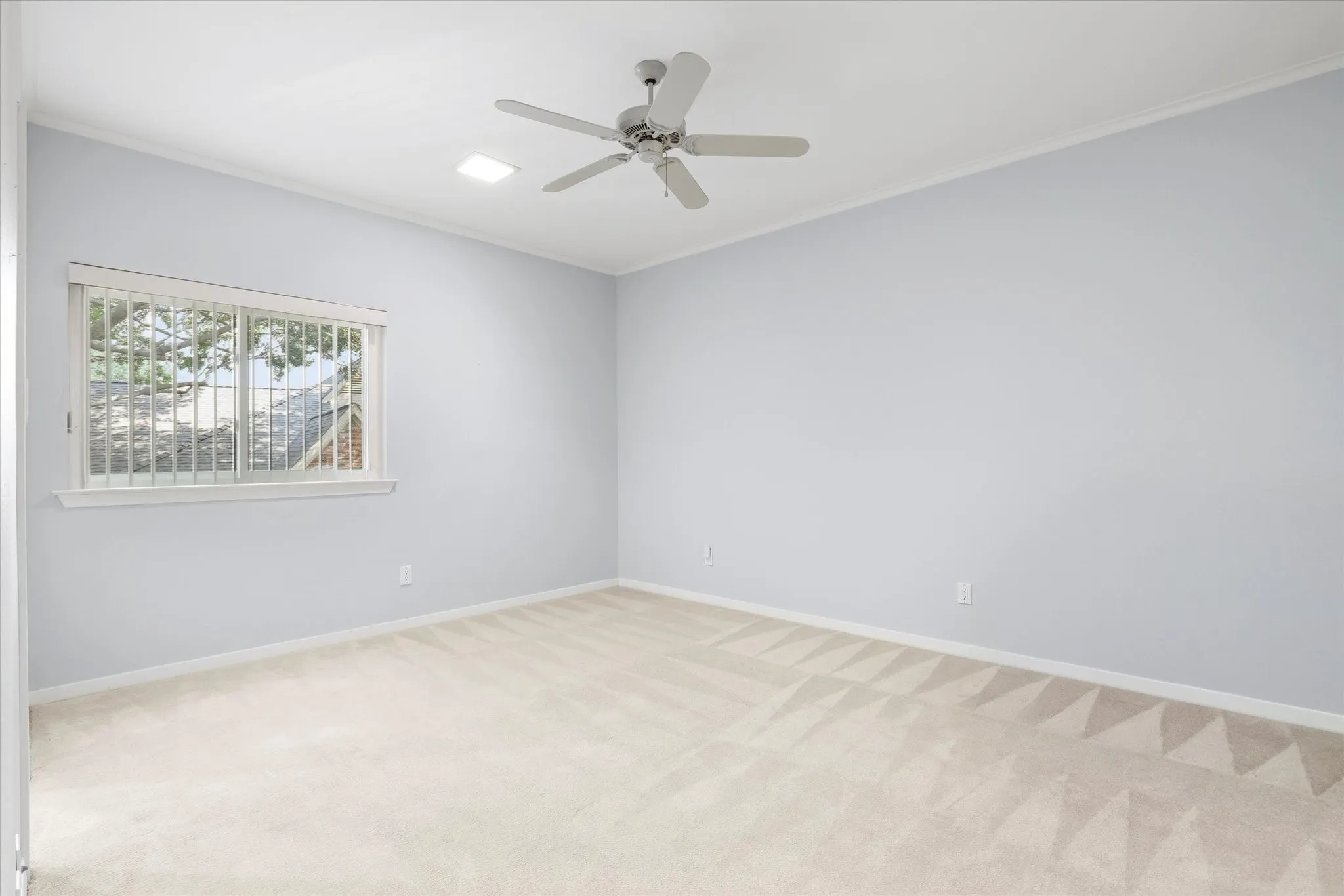 2nd Guest bedroom on the second floor with a shared bathroom to the gameroom.
