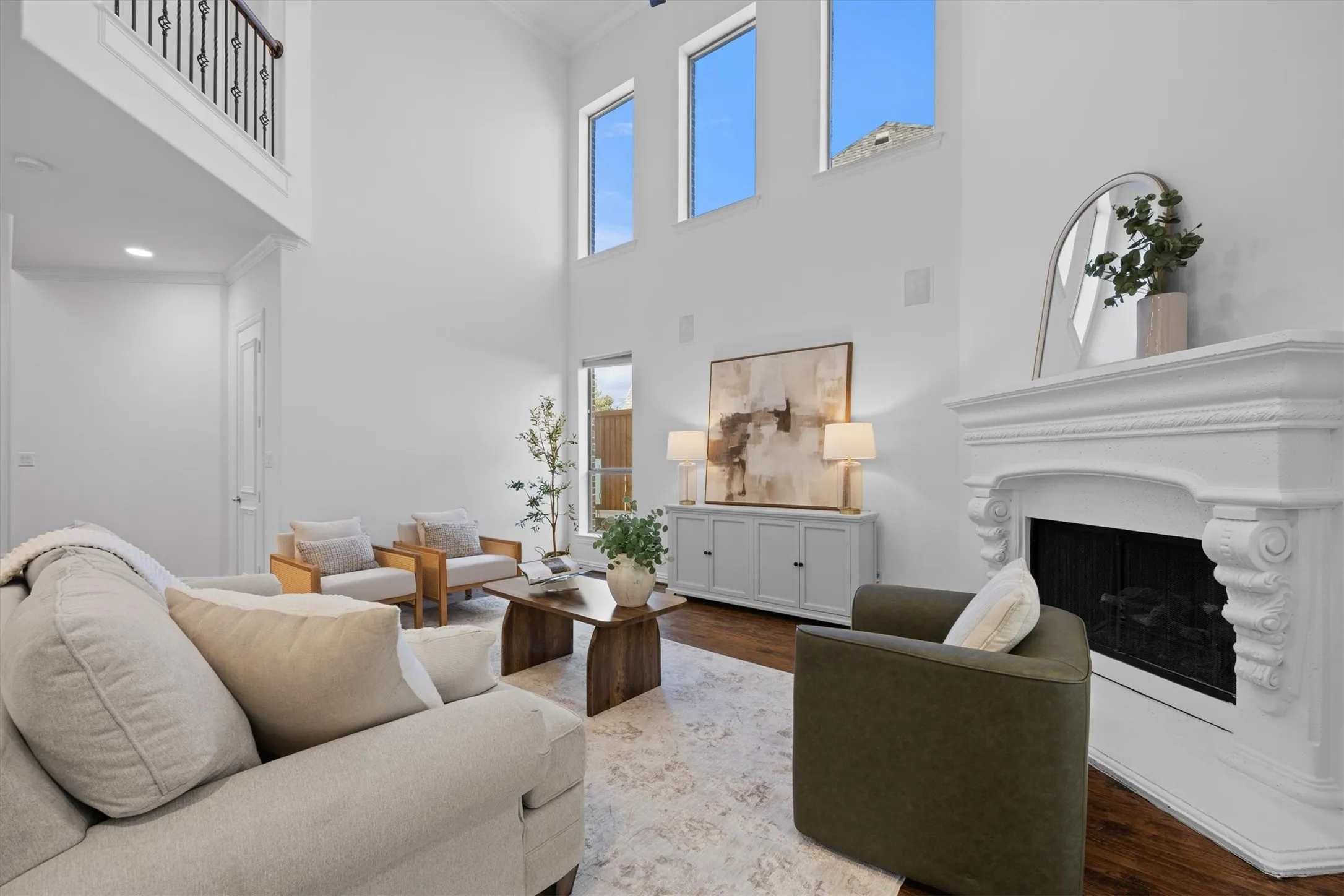 Lots of windows make this room seem so airy!