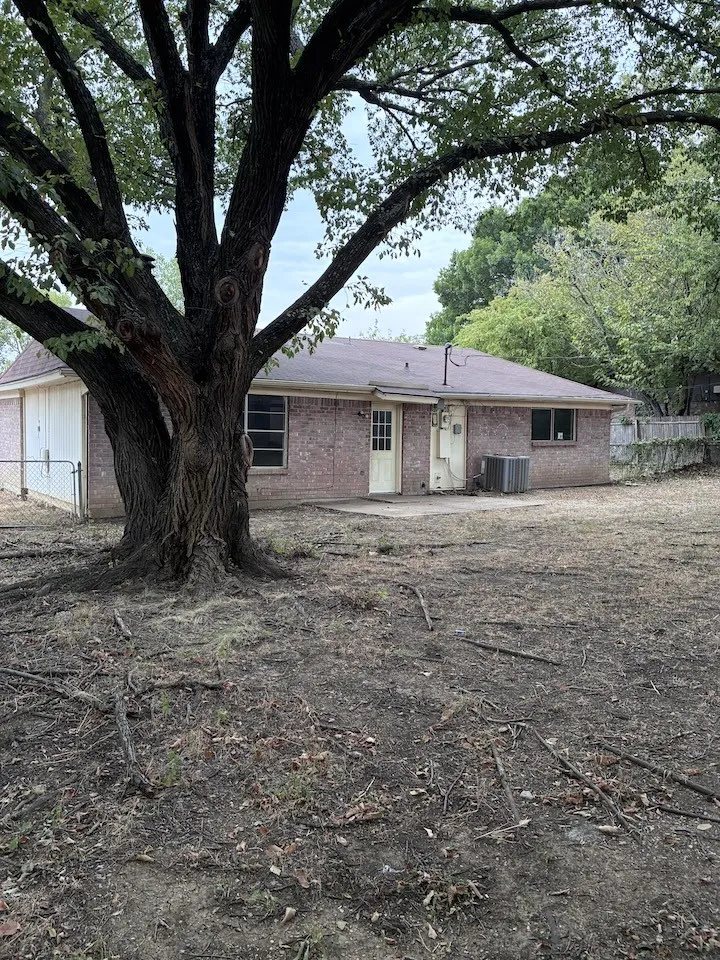 Single Family Residence For Sale in Tarrant County , 621 Dayton Road, Mansfield, Texas 76063, 3 Bedroom, 3 Bathroom, 2 Garage spaces, 1,312 Sqft, built in 1980, mls#21395009, Real Estate Agent in Mansfield, Homes For Sale in Tarrant county, Homes For Sale in Mansfield, Realtor in Mansfield Texas, Real Estate Brokerage Independent Realty Texas, Luminita Cordes Realtor