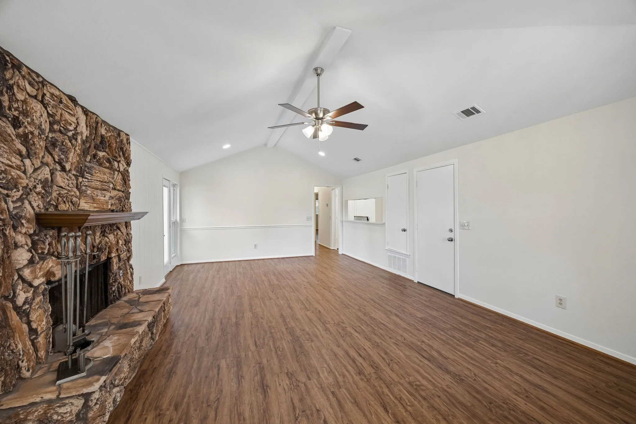 Single Family Residence For Sale in Collin County , 1613 19th Street, Plano, Texas 75074, 3 Bedroom, 2 Bathroom, 1 Garage spaces, 1,412 Sqft, built in 1984, mls#21396377, Real Estate Agent in Plano, Homes For Sale in Collin county, Homes For Sale in Plano, Realtor in Plano Texas, Real Estate Brokerage Independent Realty Texas, Luminita Cordes Realtor