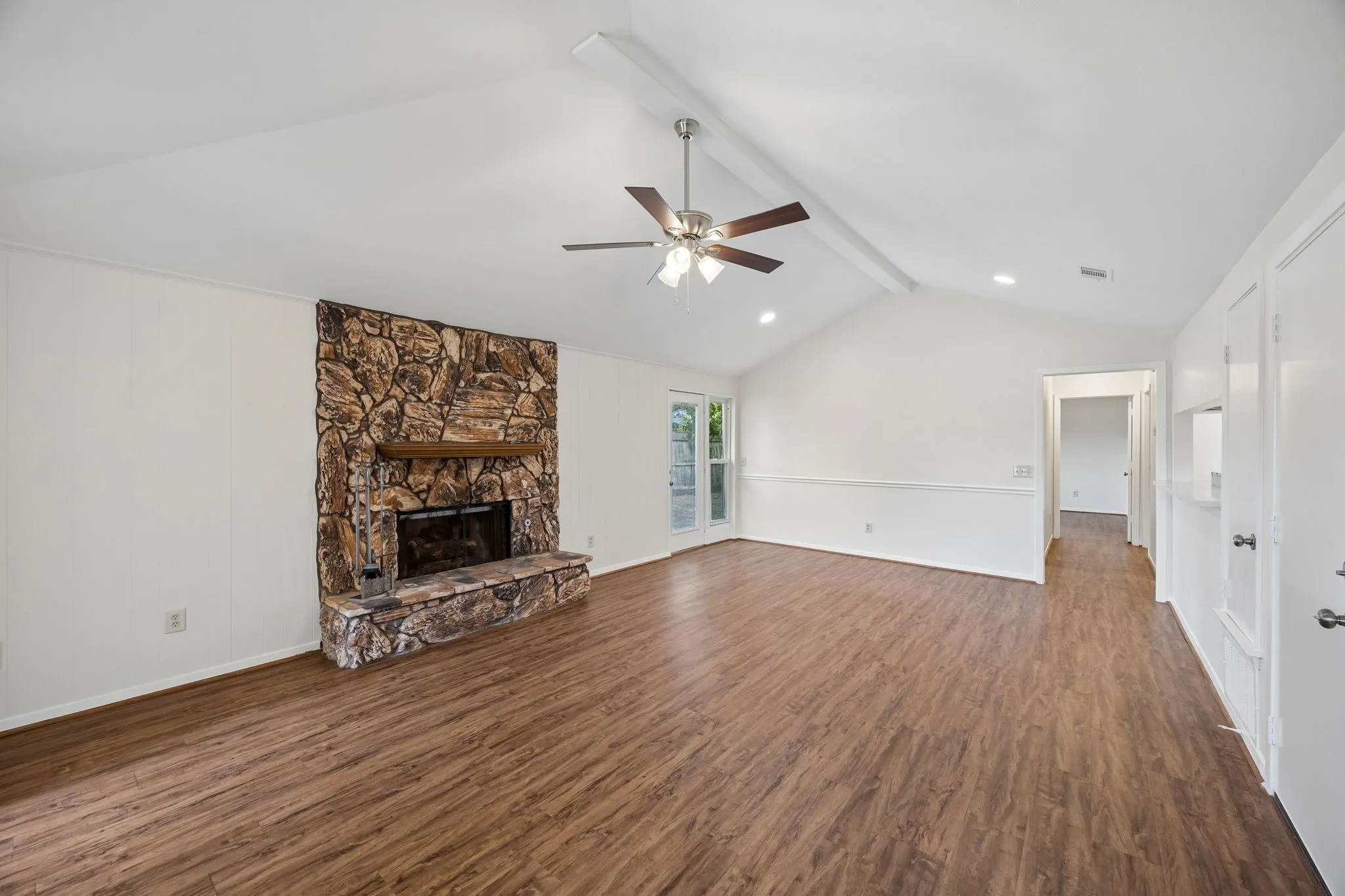 Single Family Residence For Sale in Collin County , 1613 19th Street, Plano, Texas 75074, 3 Bedroom, 2 Bathroom, 1 Garage spaces, 1,412 Sqft, built in 1984, mls#21396377, Real Estate Agent in Plano, Homes For Sale in Collin county, Homes For Sale in Plano, Realtor in Plano Texas, Real Estate Brokerage Independent Realty Texas, Luminita Cordes Realtor