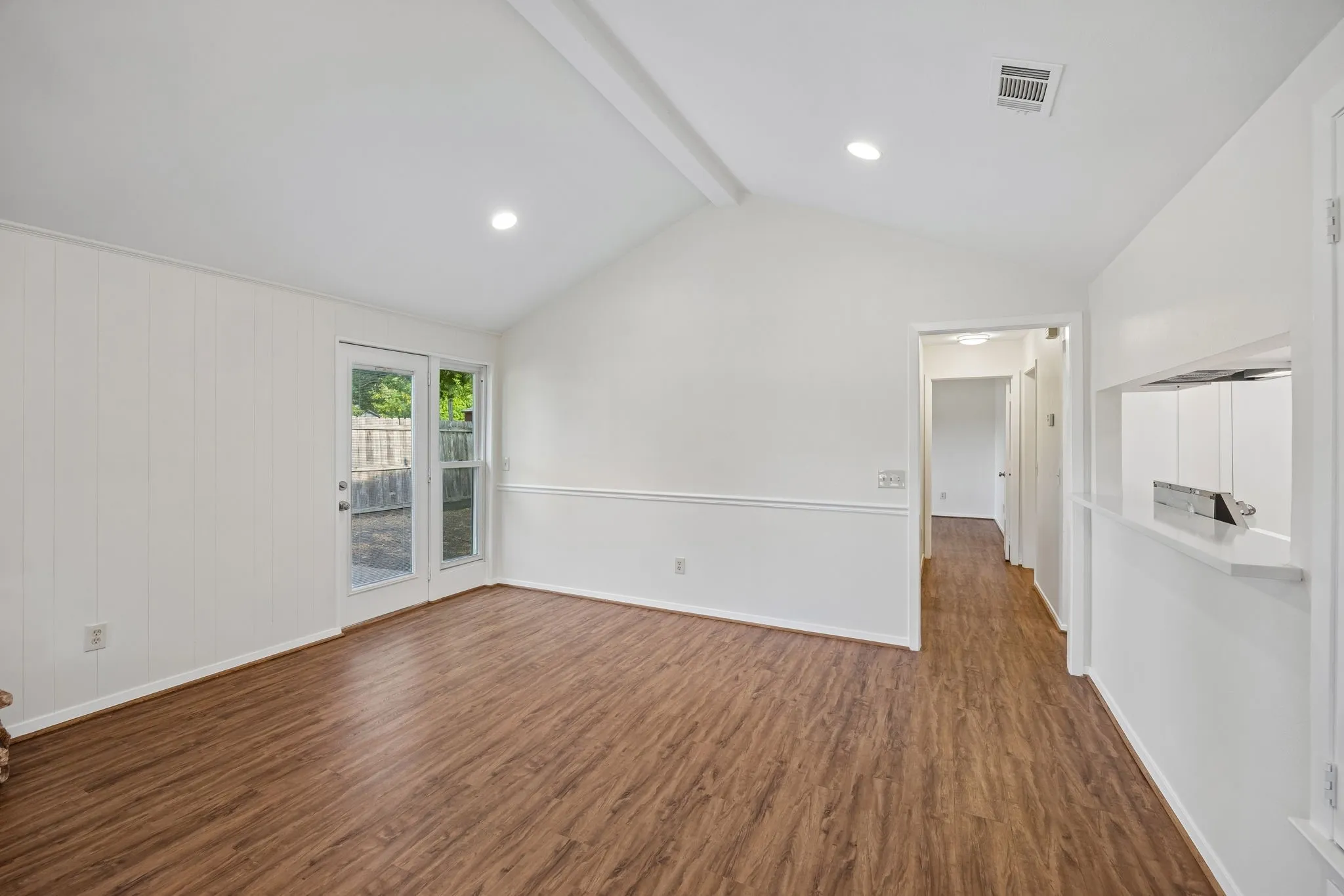 Single Family Residence For Sale in Collin County , 1613 19th Street, Plano, Texas 75074, 3 Bedroom, 2 Bathroom, 1 Garage spaces, 1,412 Sqft, built in 1984, mls#21396377, Real Estate Agent in Plano, Homes For Sale in Collin county, Homes For Sale in Plano, Realtor in Plano Texas, Real Estate Brokerage Independent Realty Texas, Luminita Cordes Realtor