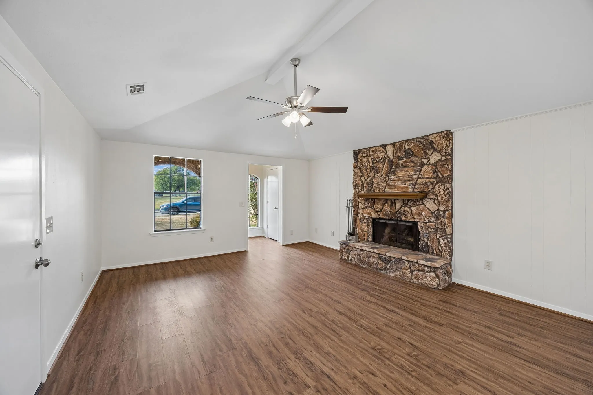 Single Family Residence For Sale in Collin County , 1613 19th Street, Plano, Texas 75074, 3 Bedroom, 2 Bathroom, 1 Garage spaces, 1,412 Sqft, built in 1984, mls#21396377, Real Estate Agent in Plano, Homes For Sale in Collin county, Homes For Sale in Plano, Realtor in Plano Texas, Real Estate Brokerage Independent Realty Texas, Luminita Cordes Realtor